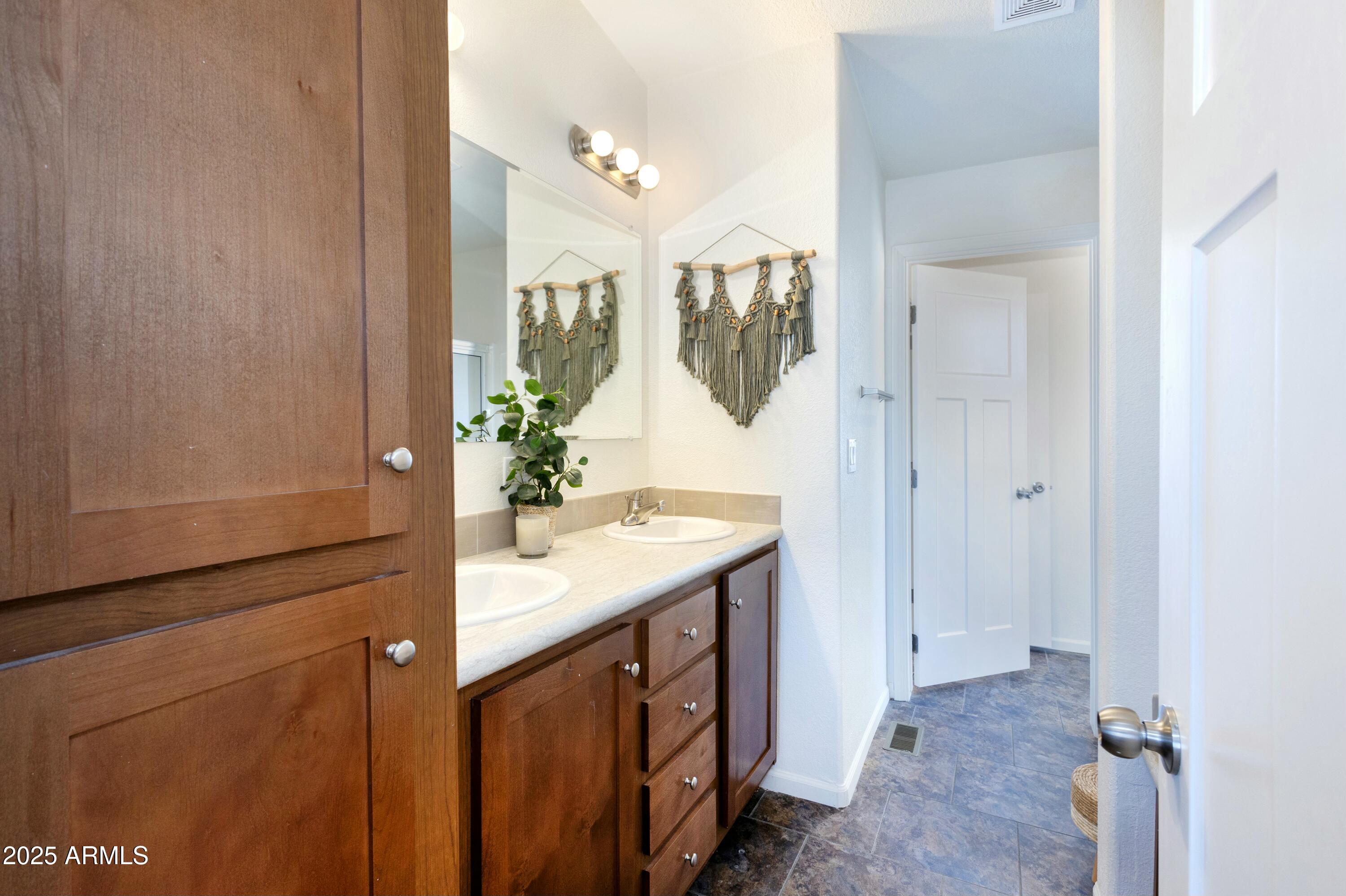 35821 W MONTECITO Avenue