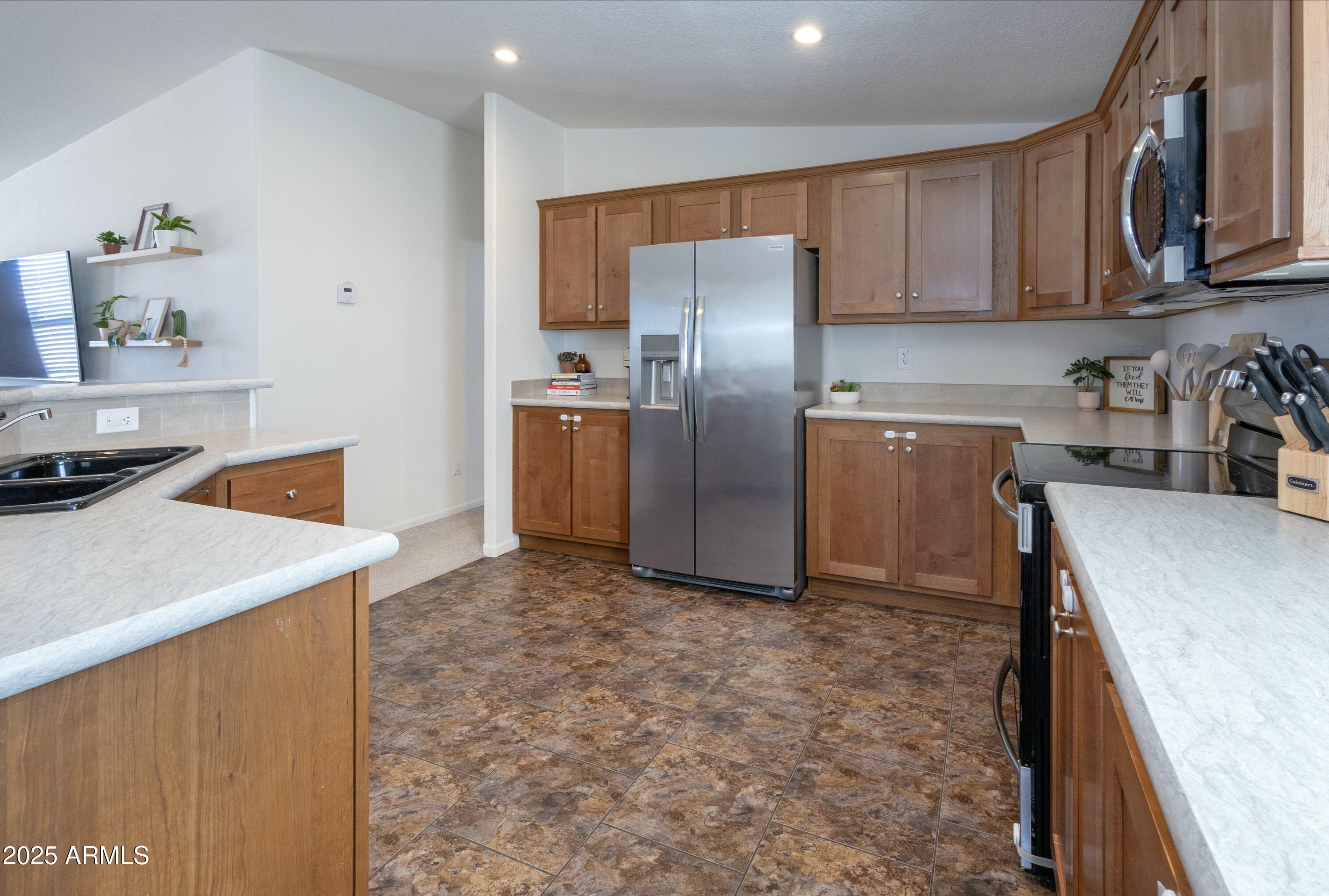 35821 W MONTECITO Avenue