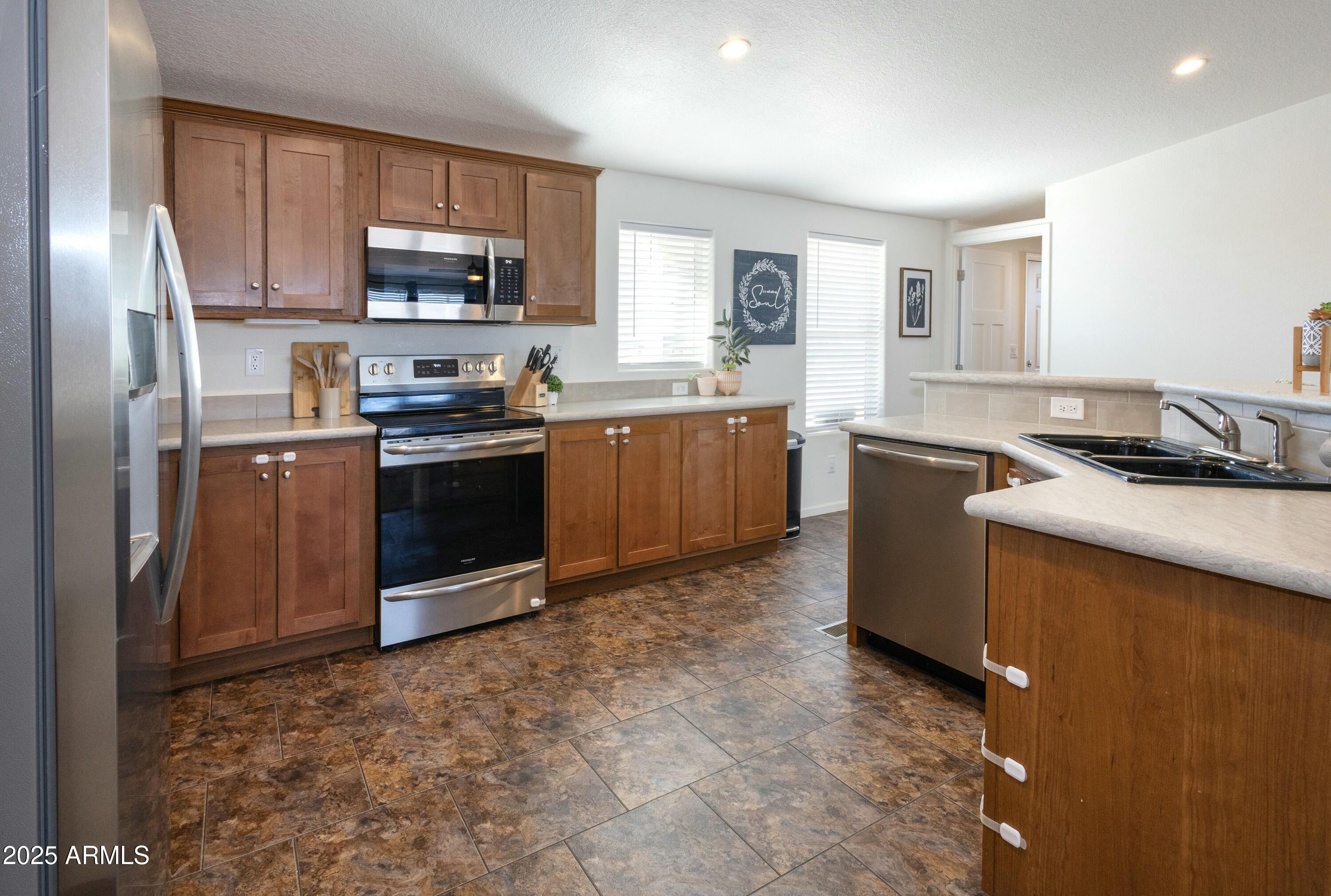 35821 W MONTECITO Avenue