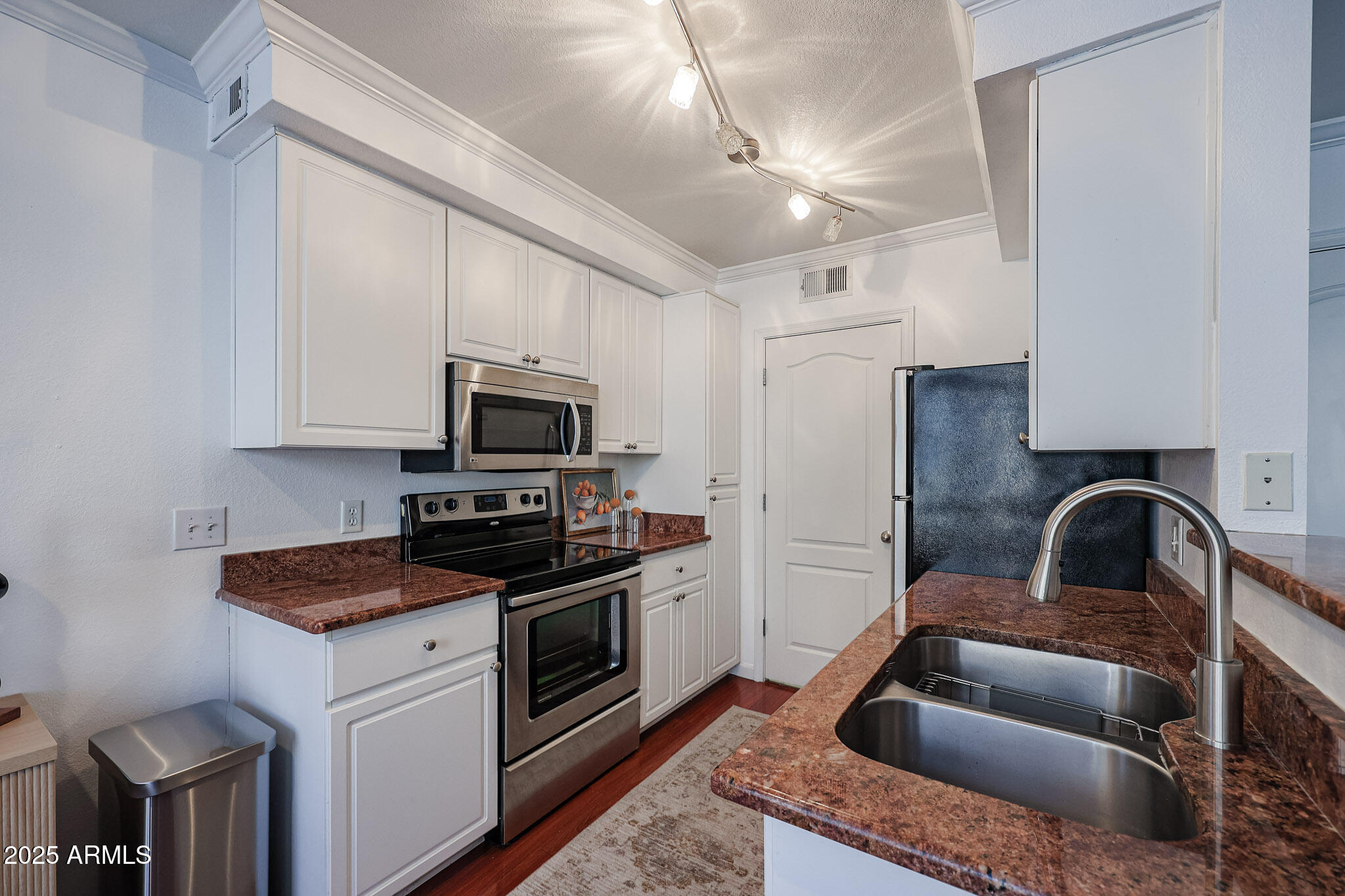 1701 E COLTER Street # 10