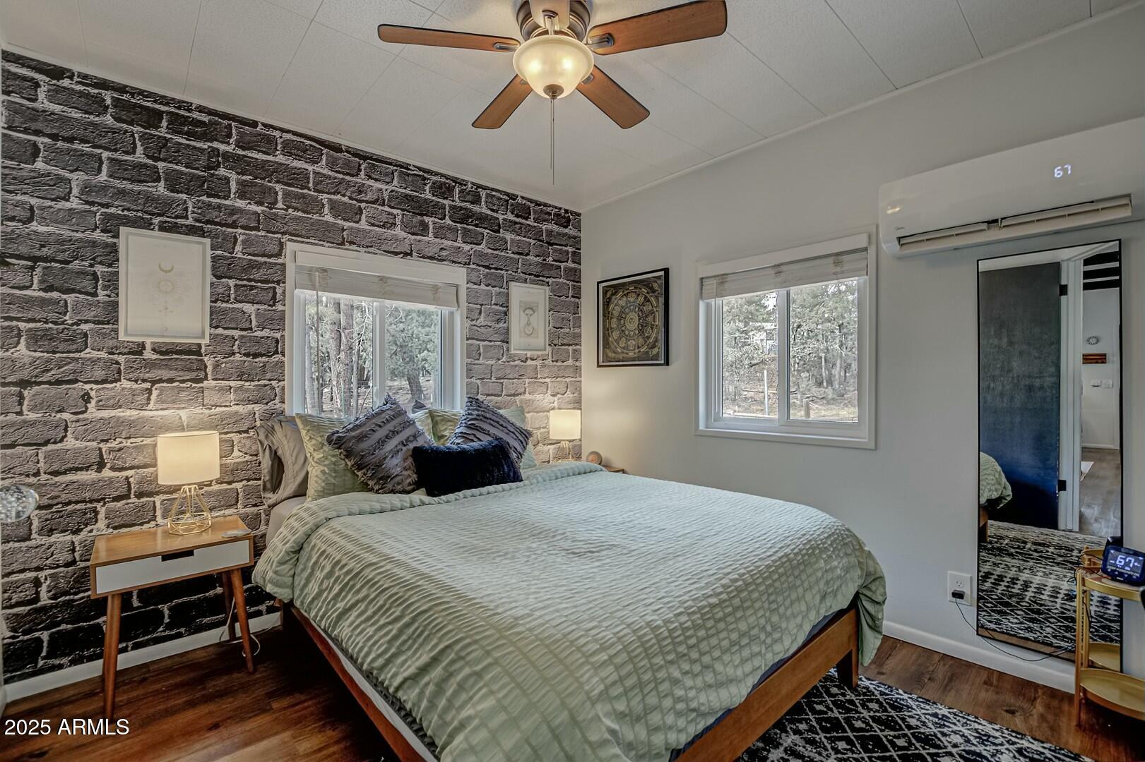 3259 N PINEWOOD Drive