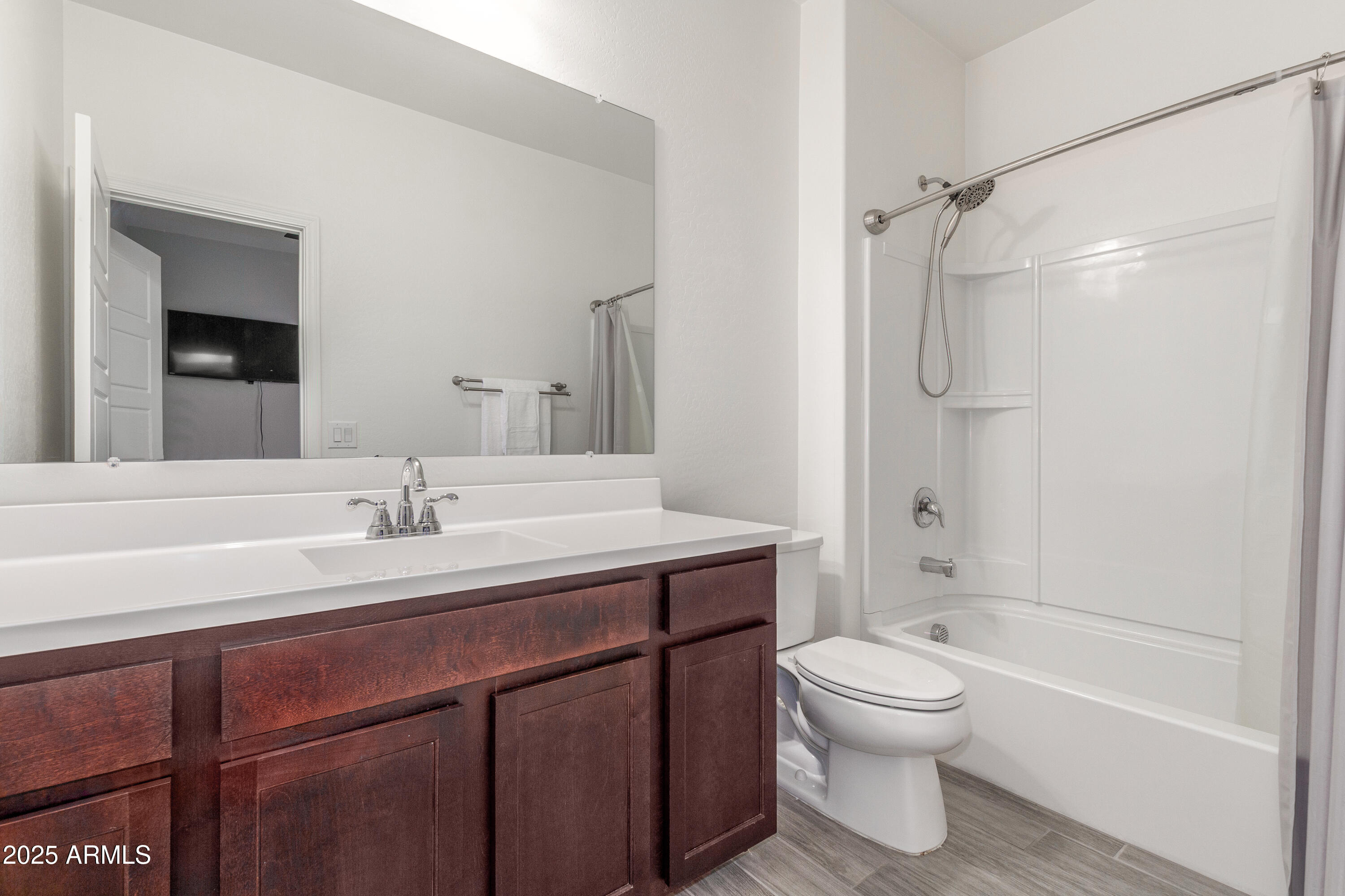 101 W SEVEN SEAS Drive