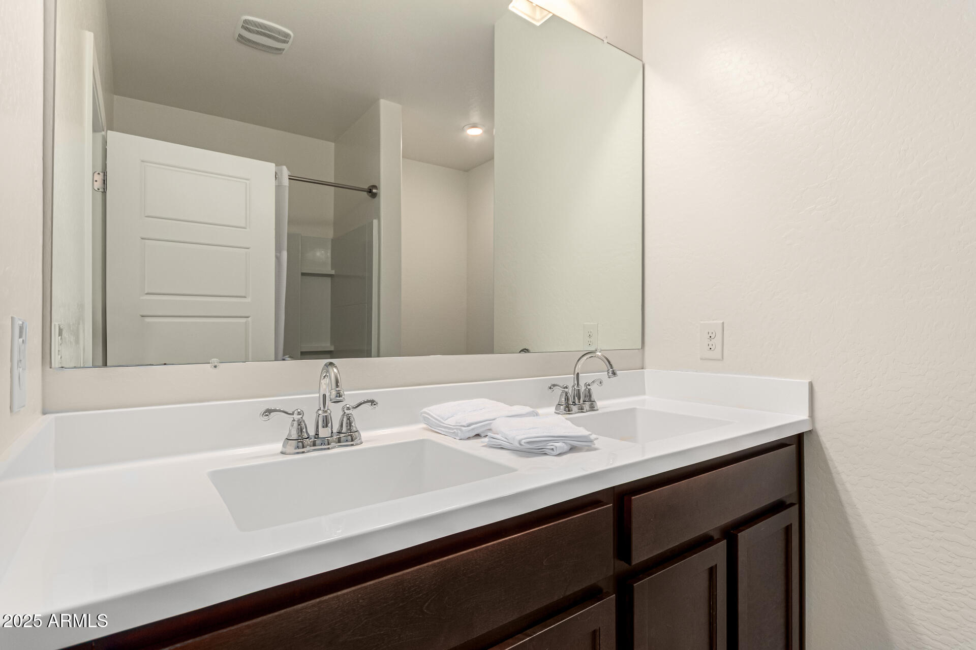 101 W SEVEN SEAS Drive