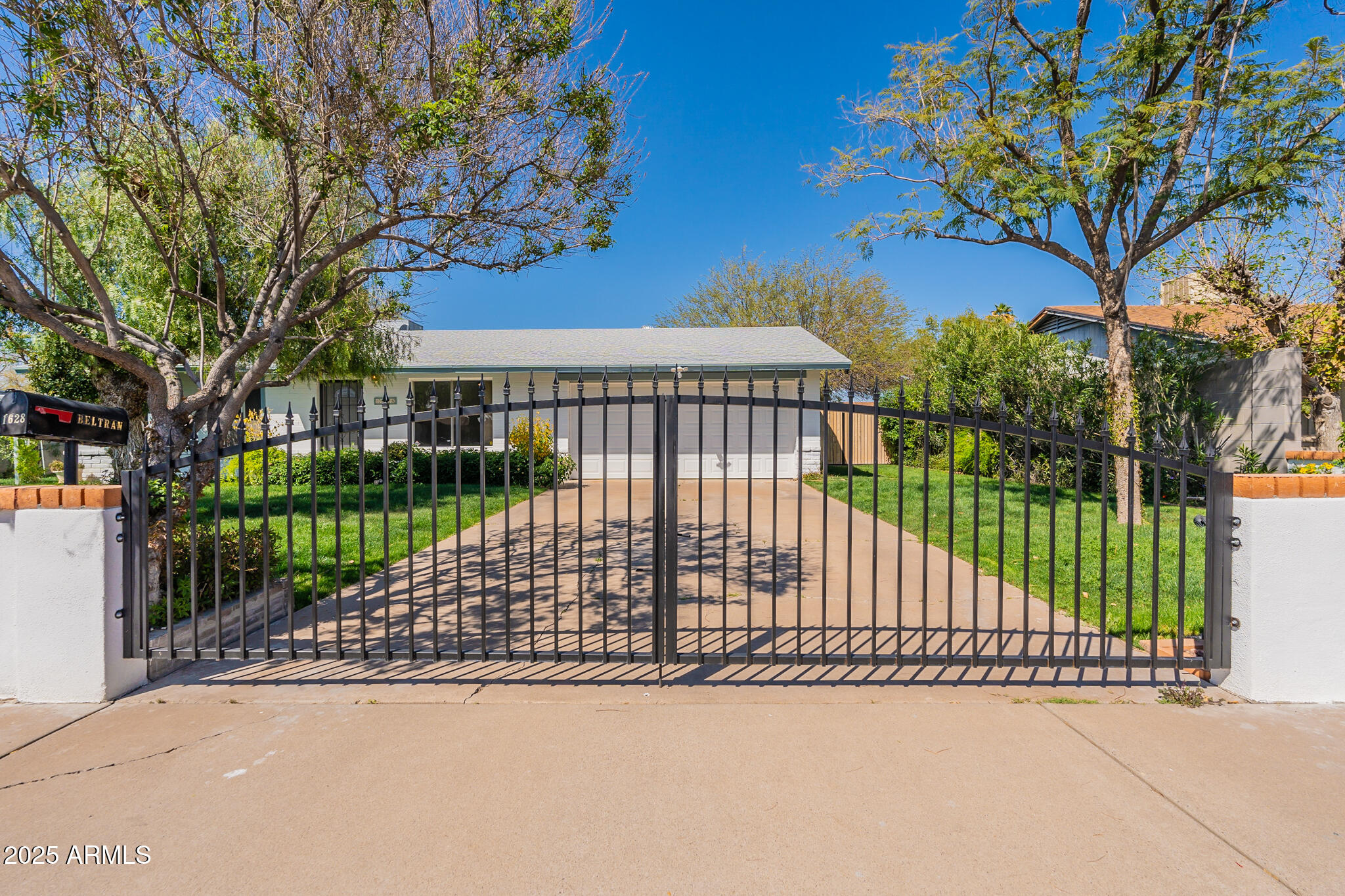 1628 W VILLA MARIA Drive