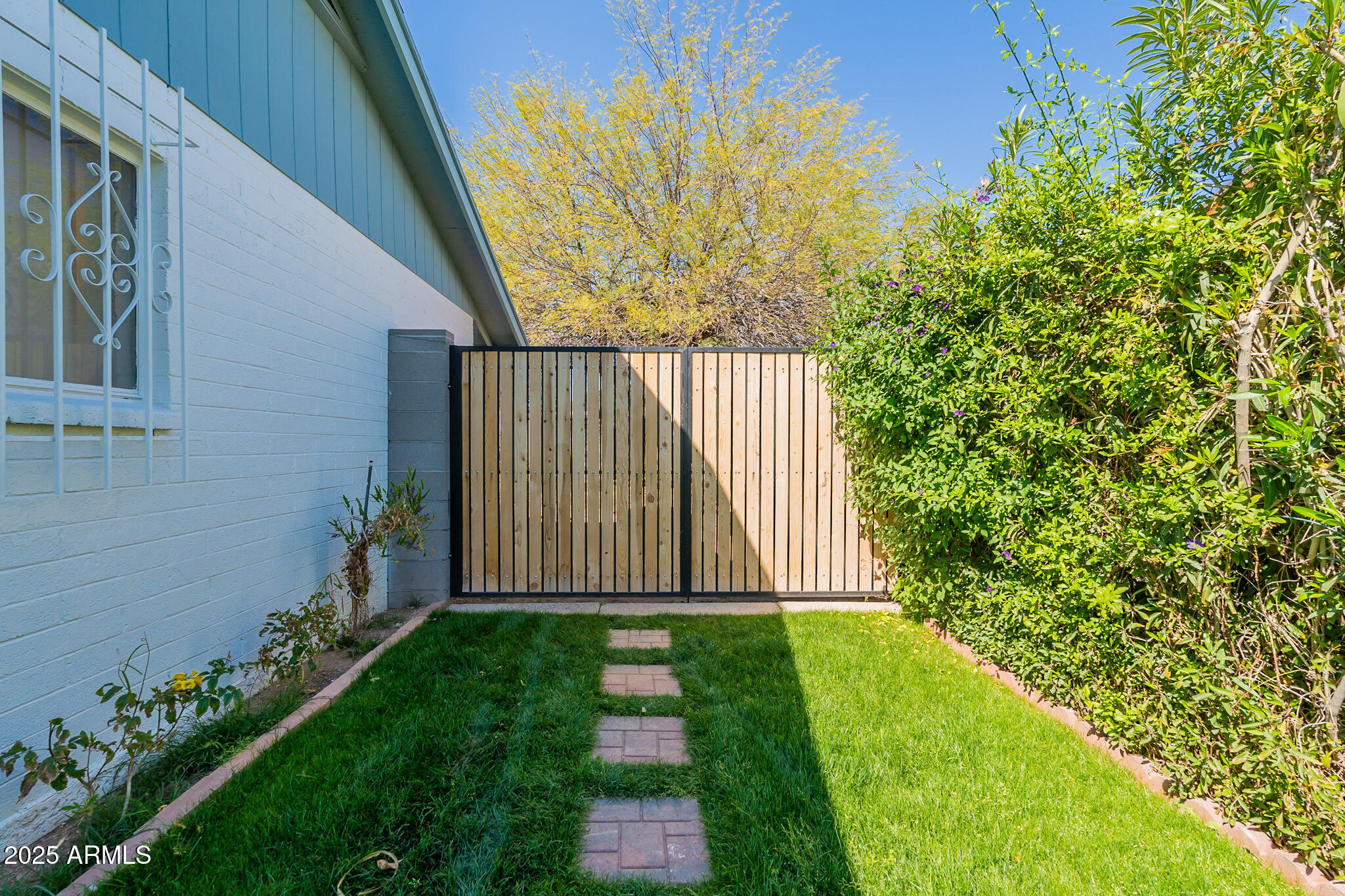 1628 W VILLA MARIA Drive