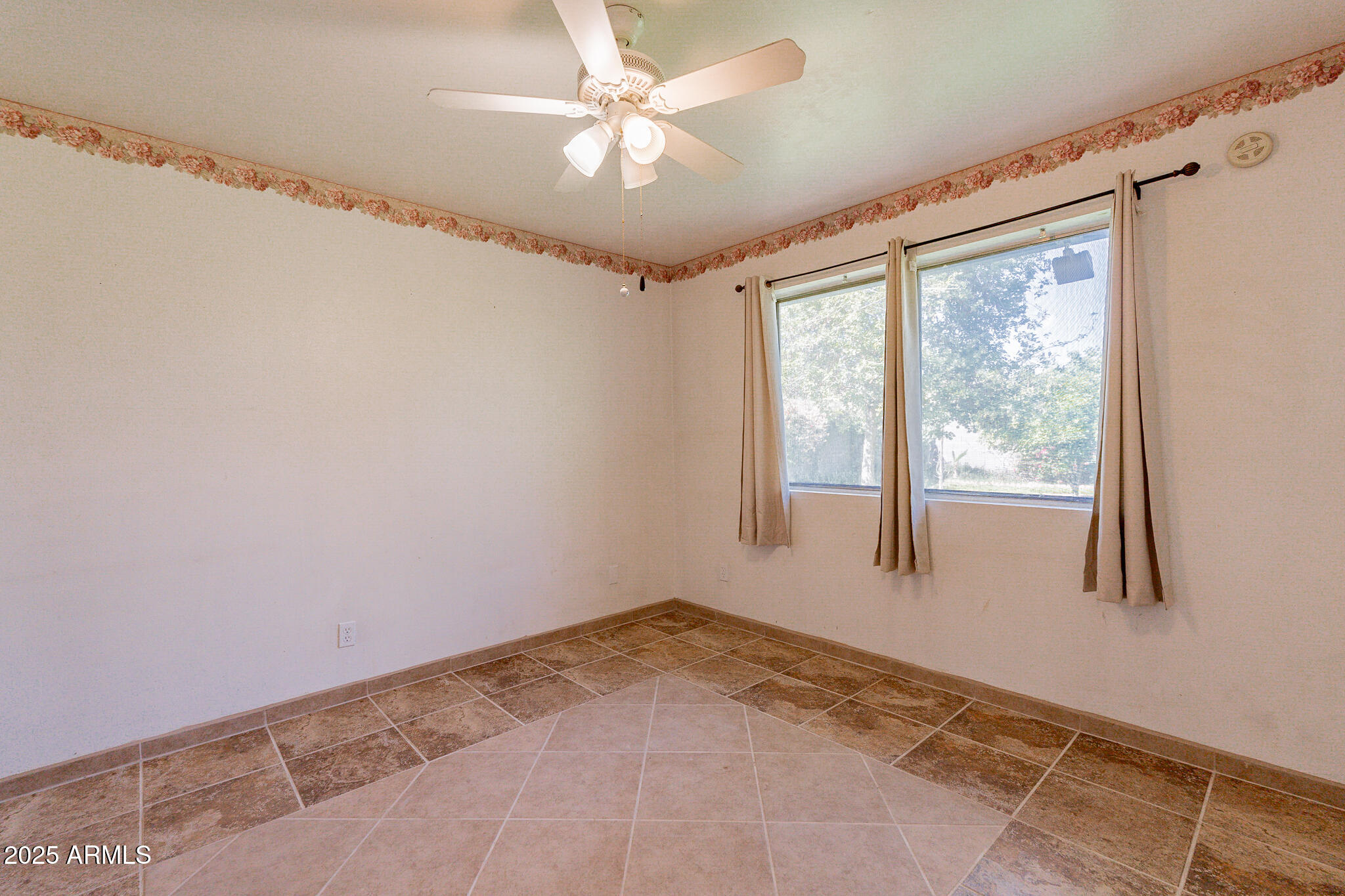 1628 W VILLA MARIA Drive