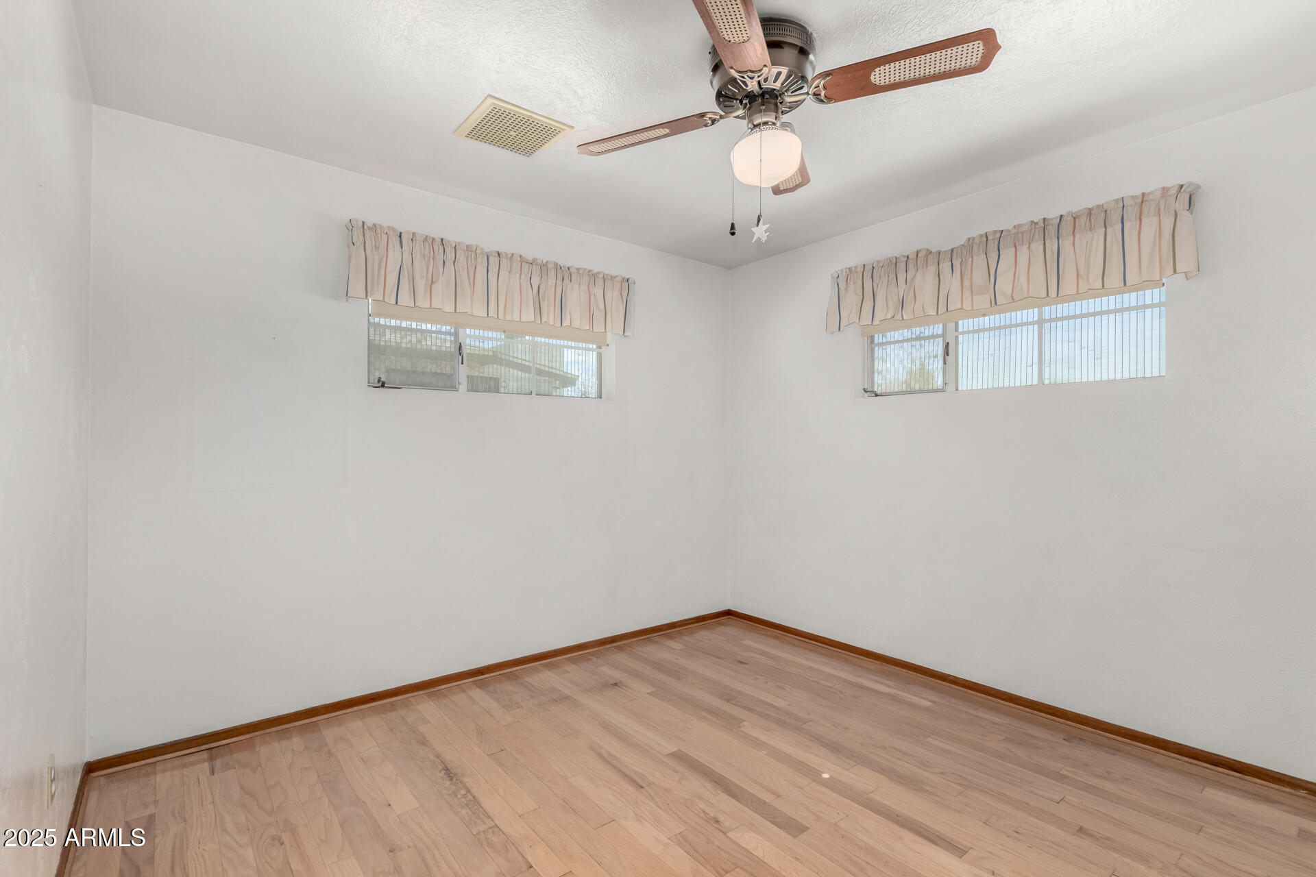 1320 W MARIPOSA Street