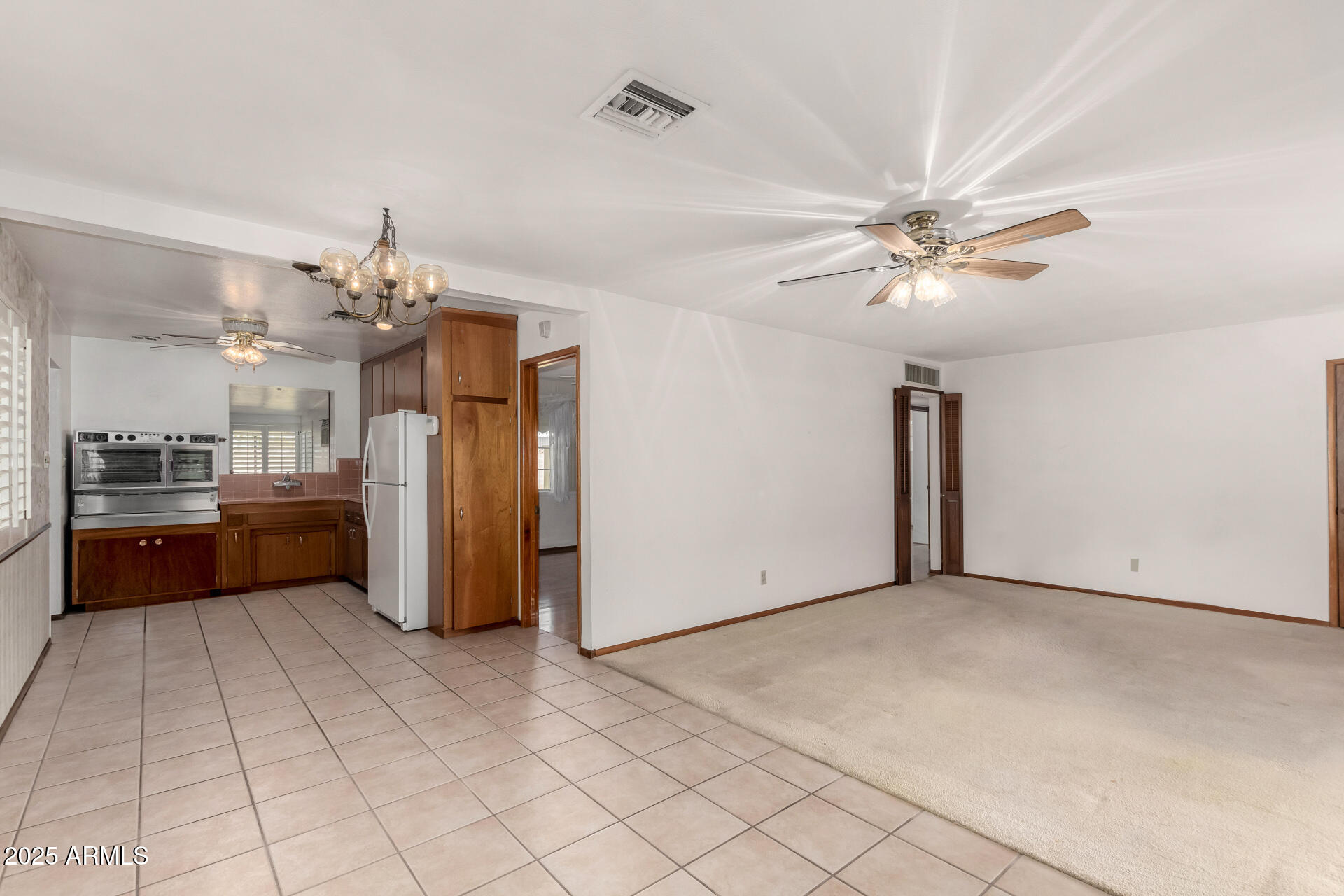 1320 W MARIPOSA Street