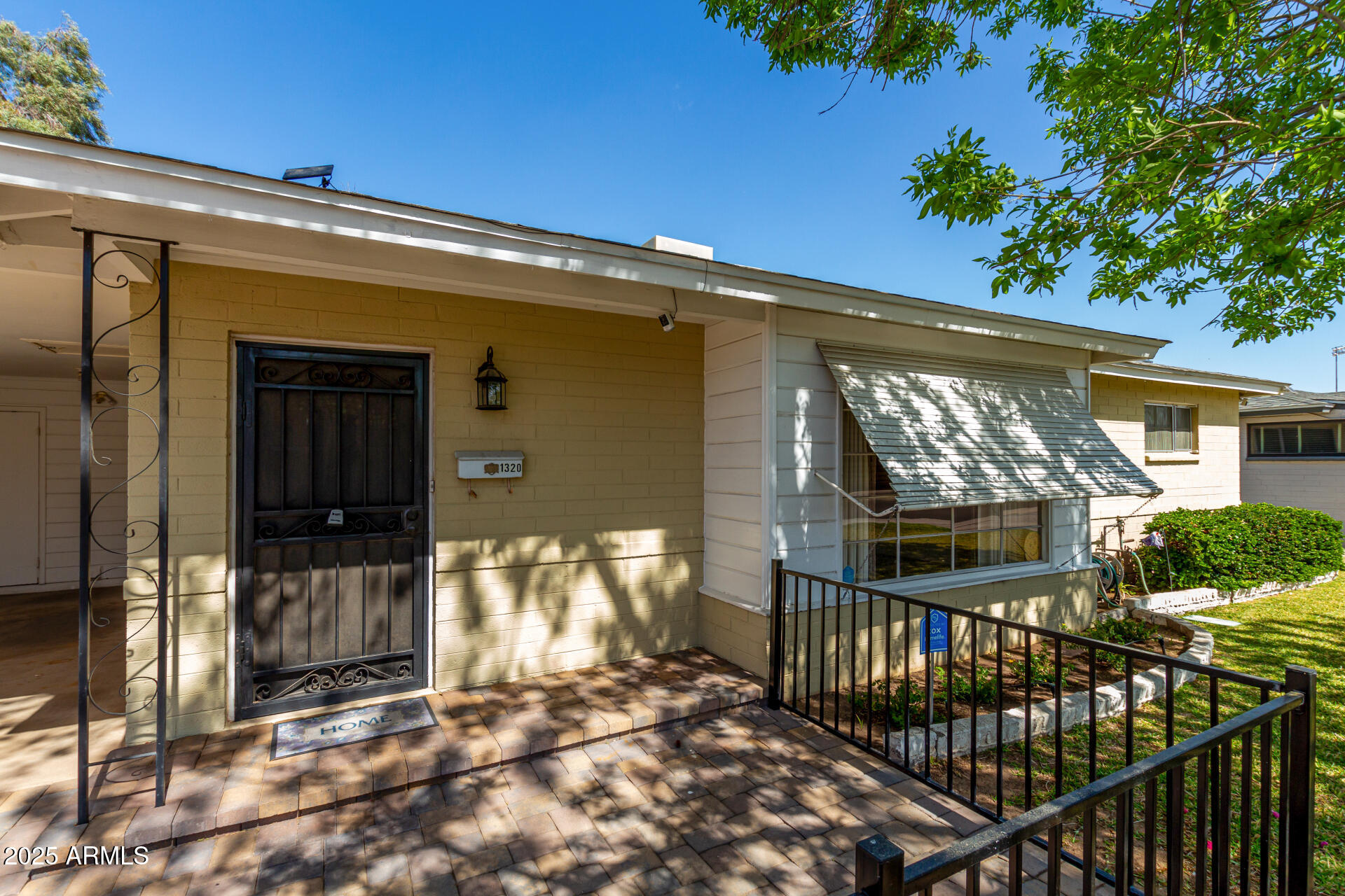 1320 W MARIPOSA Street