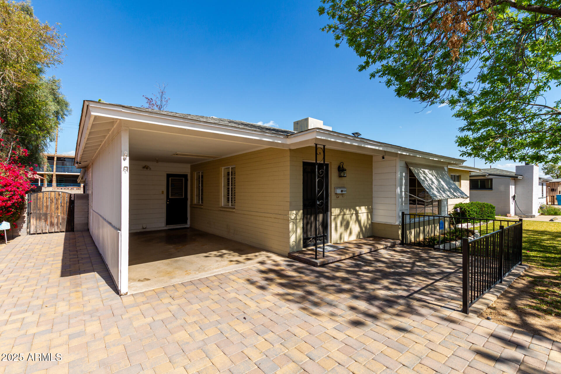 1320 W MARIPOSA Street