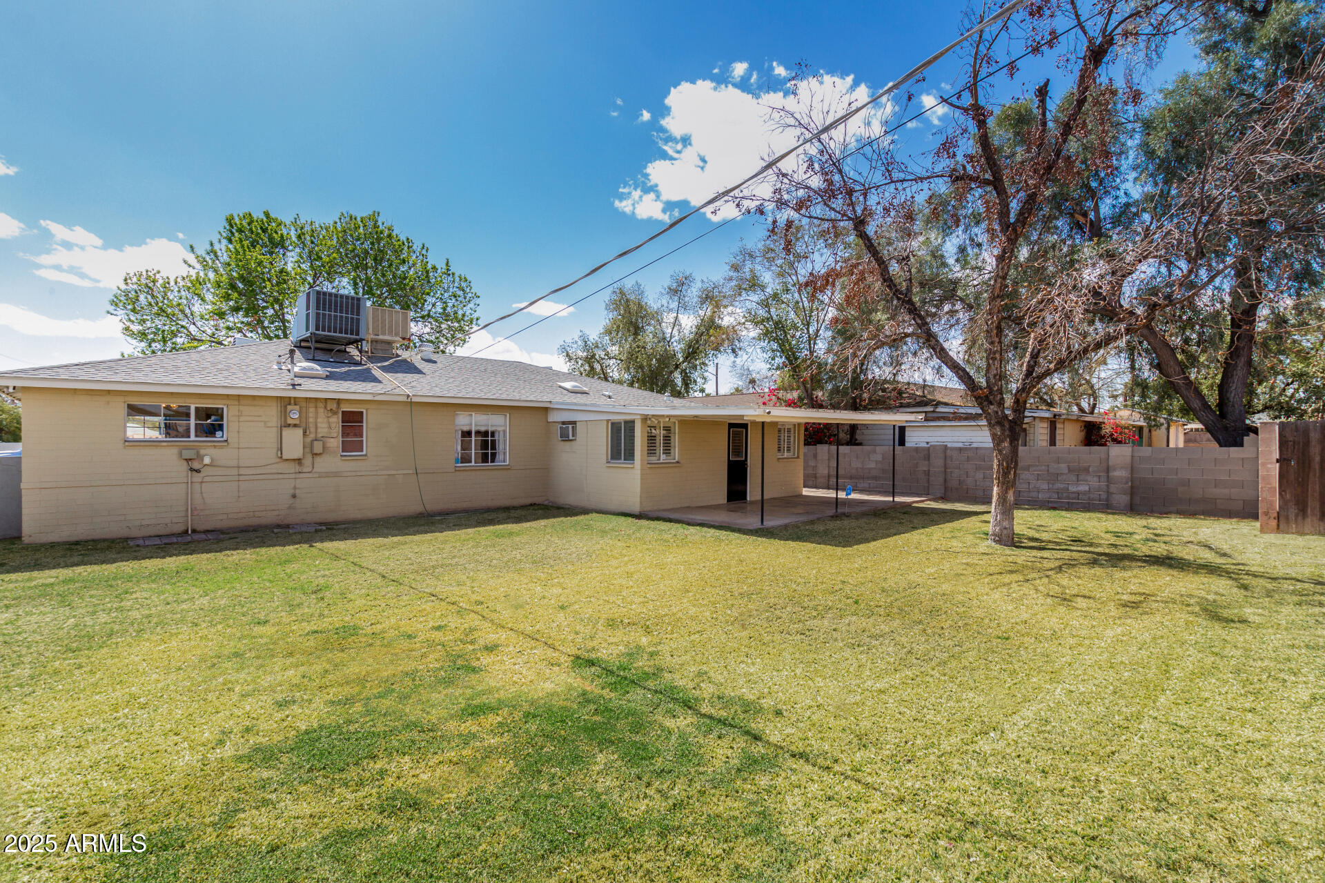 1320 W MARIPOSA Street