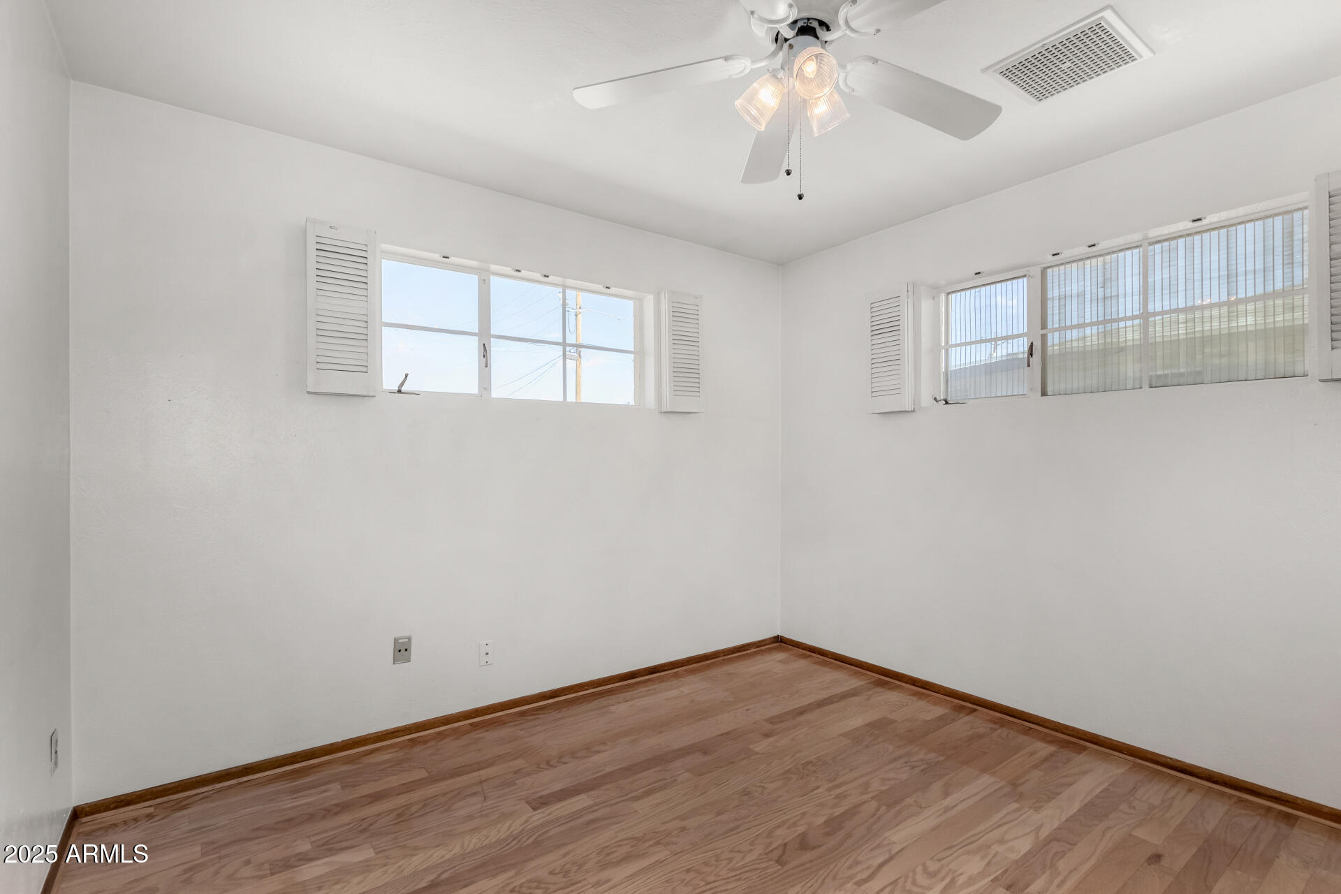 1320 W MARIPOSA Street