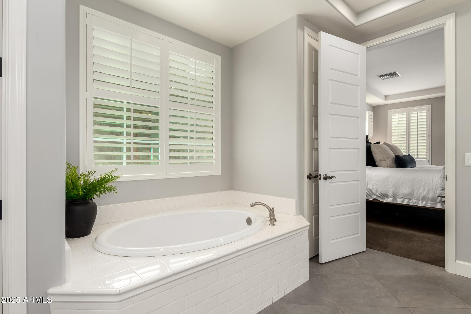 3632 E COMSTOCK Drive