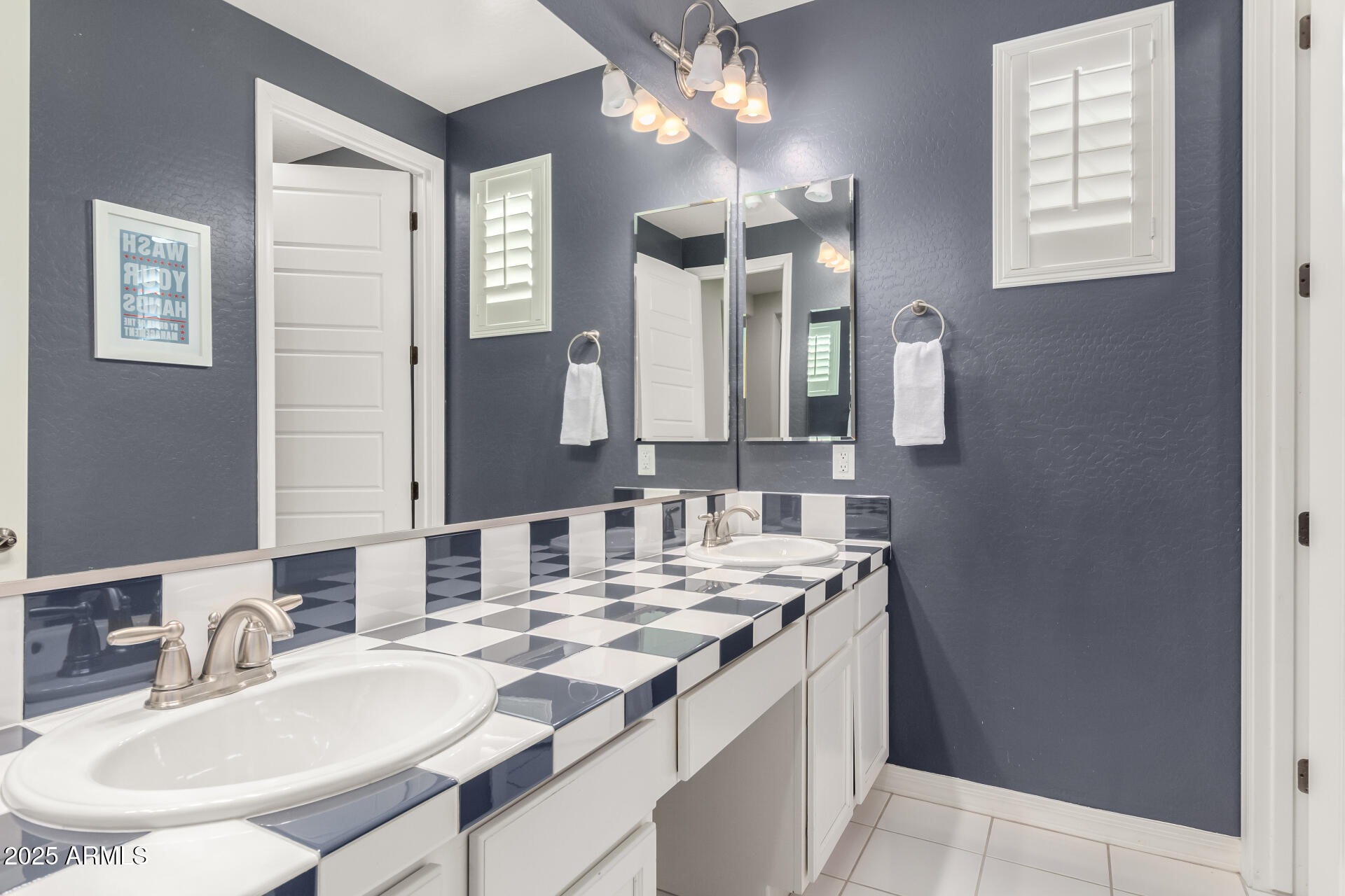 3632 E COMSTOCK Drive