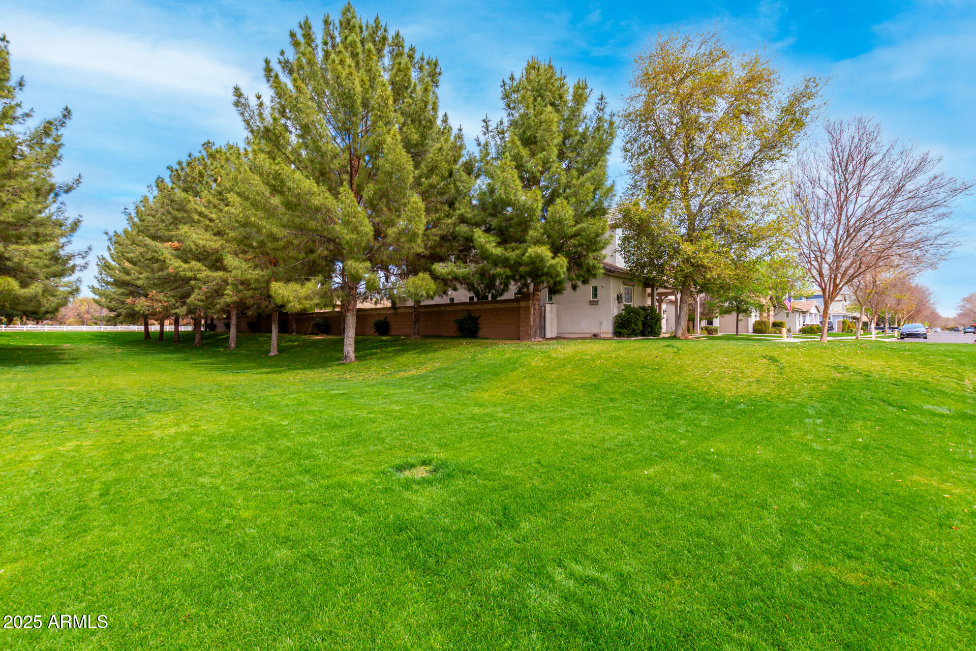 3632 E COMSTOCK Drive