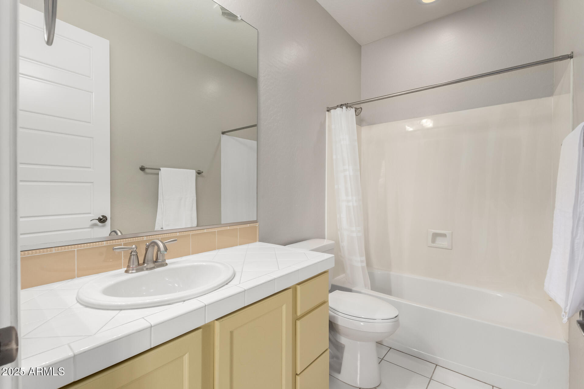 3632 E COMSTOCK Drive