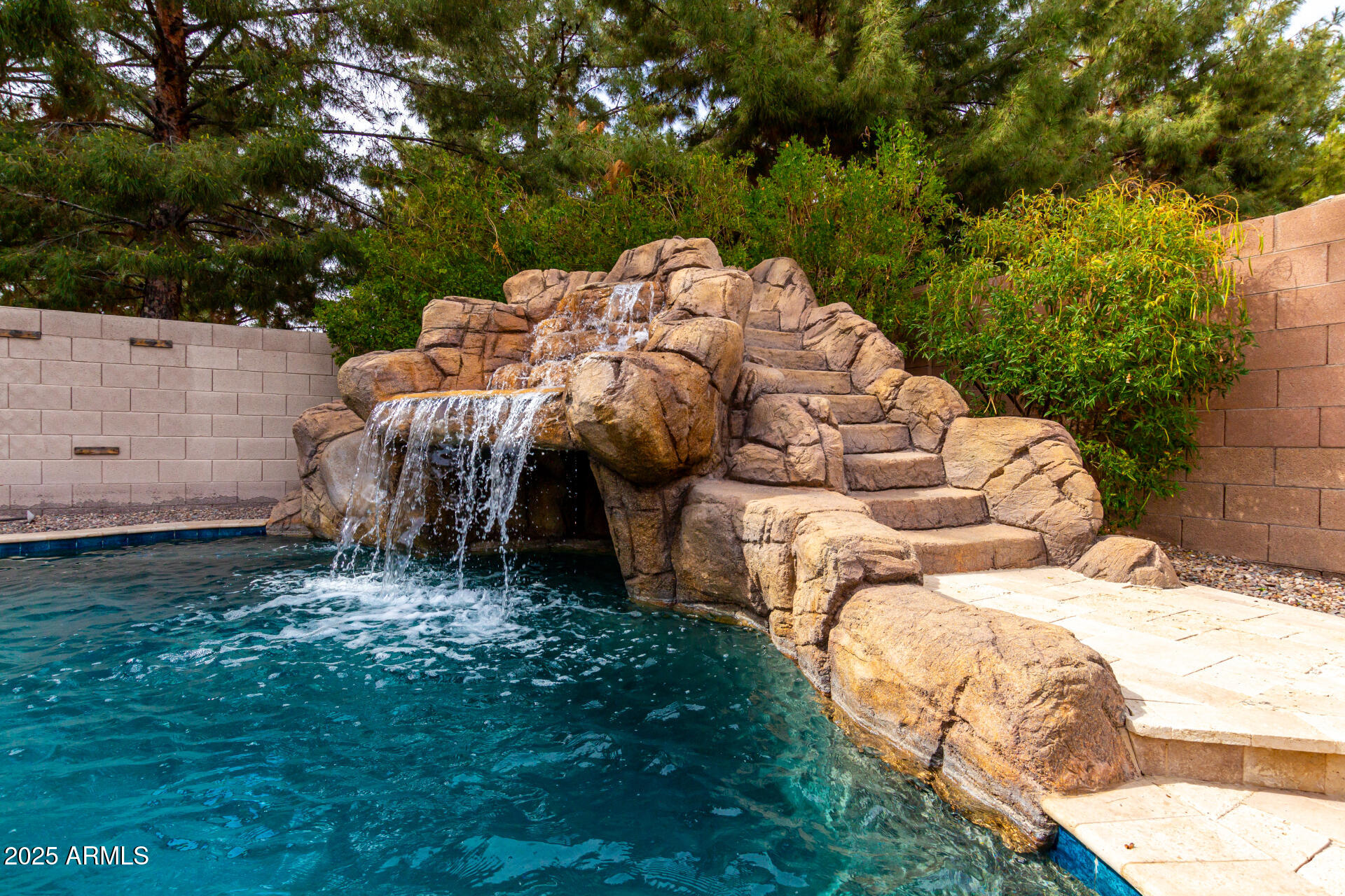 3632 E COMSTOCK Drive