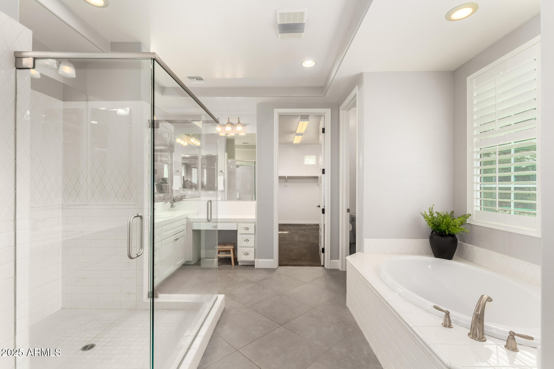 3632 E COMSTOCK Drive