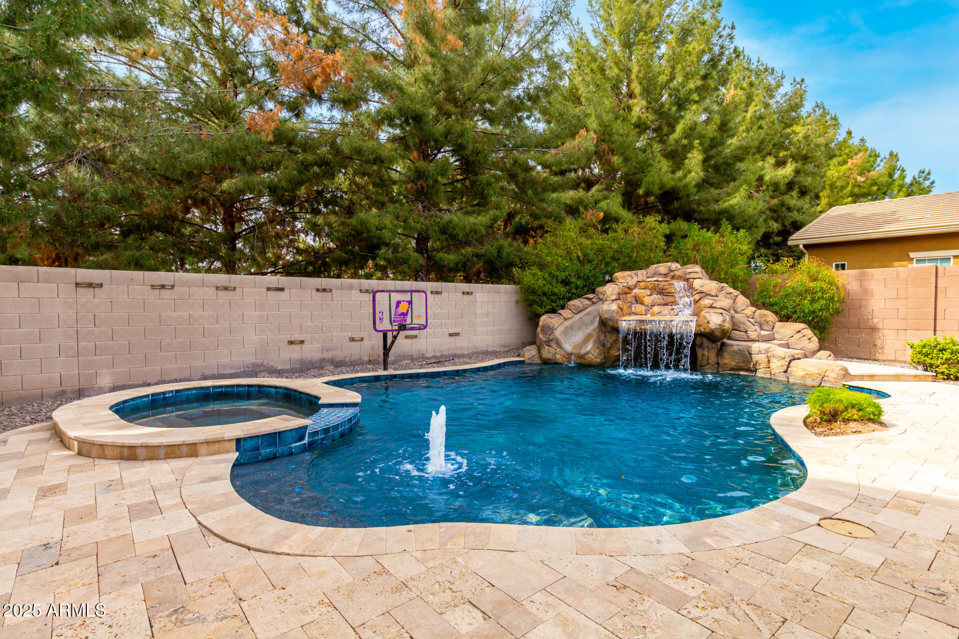 3632 E COMSTOCK Drive