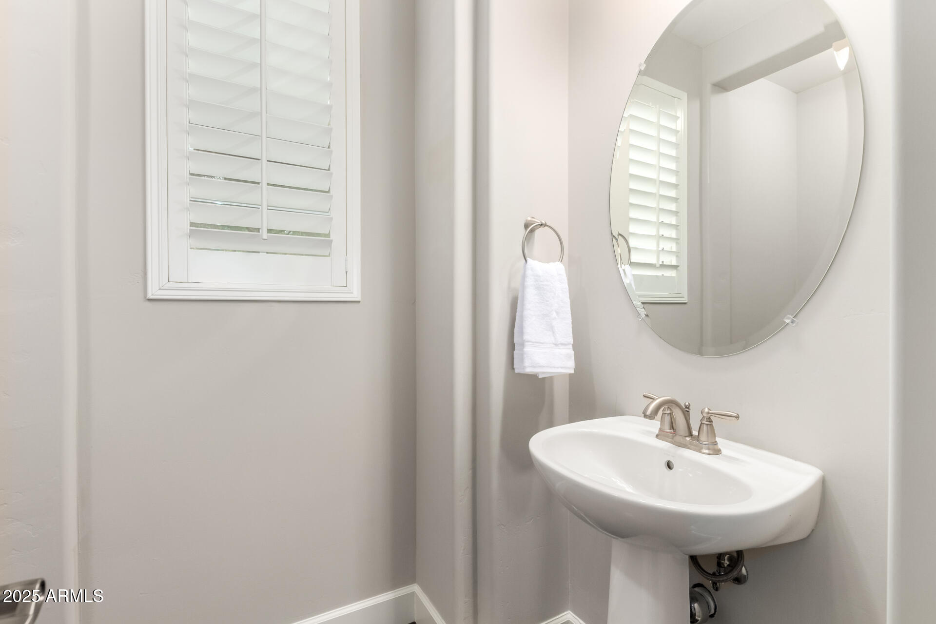 3632 E COMSTOCK Drive