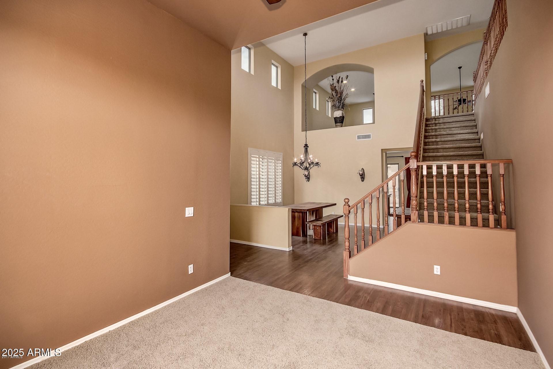 2716 W CEDARWOOD Lane