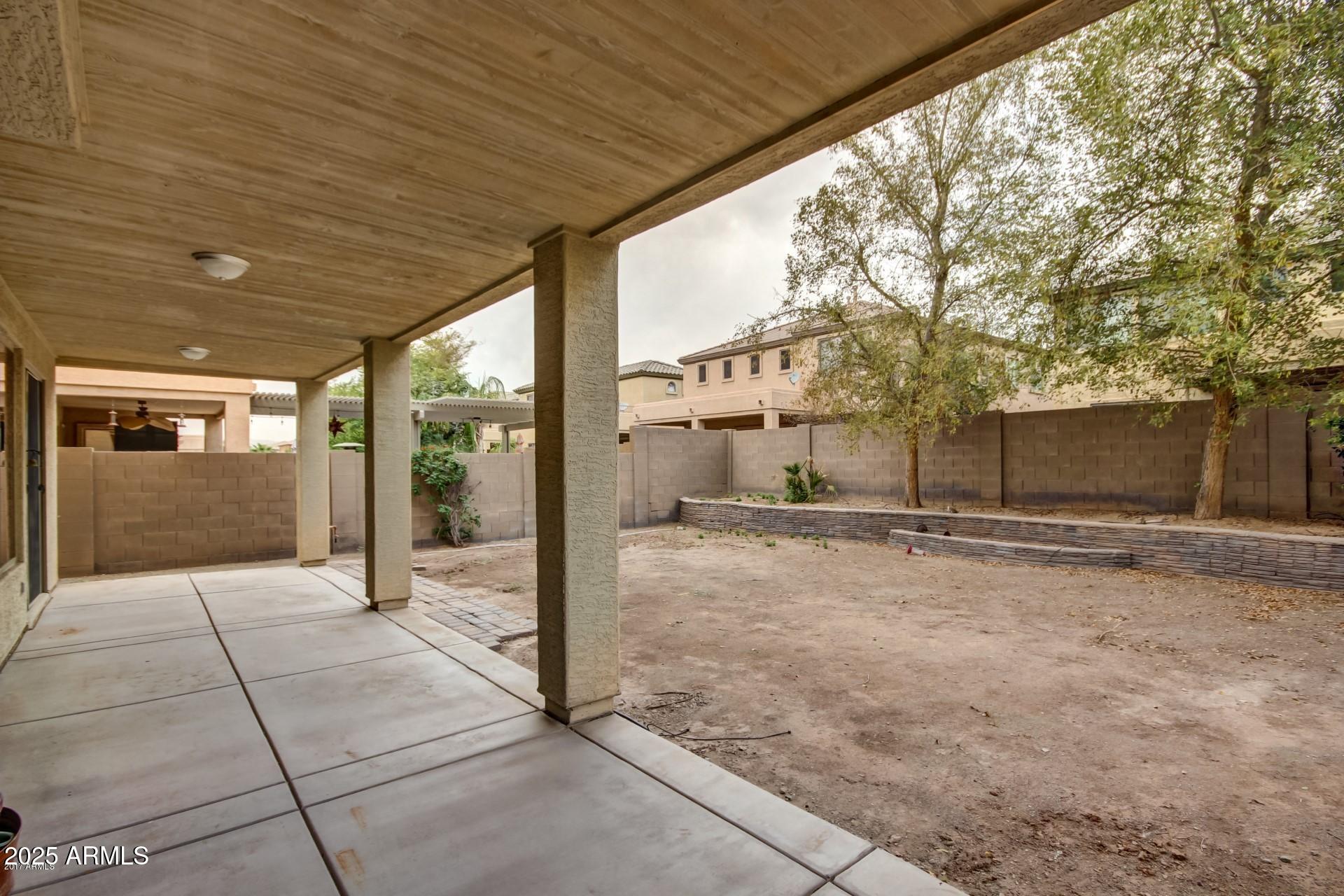 2716 W CEDARWOOD Lane