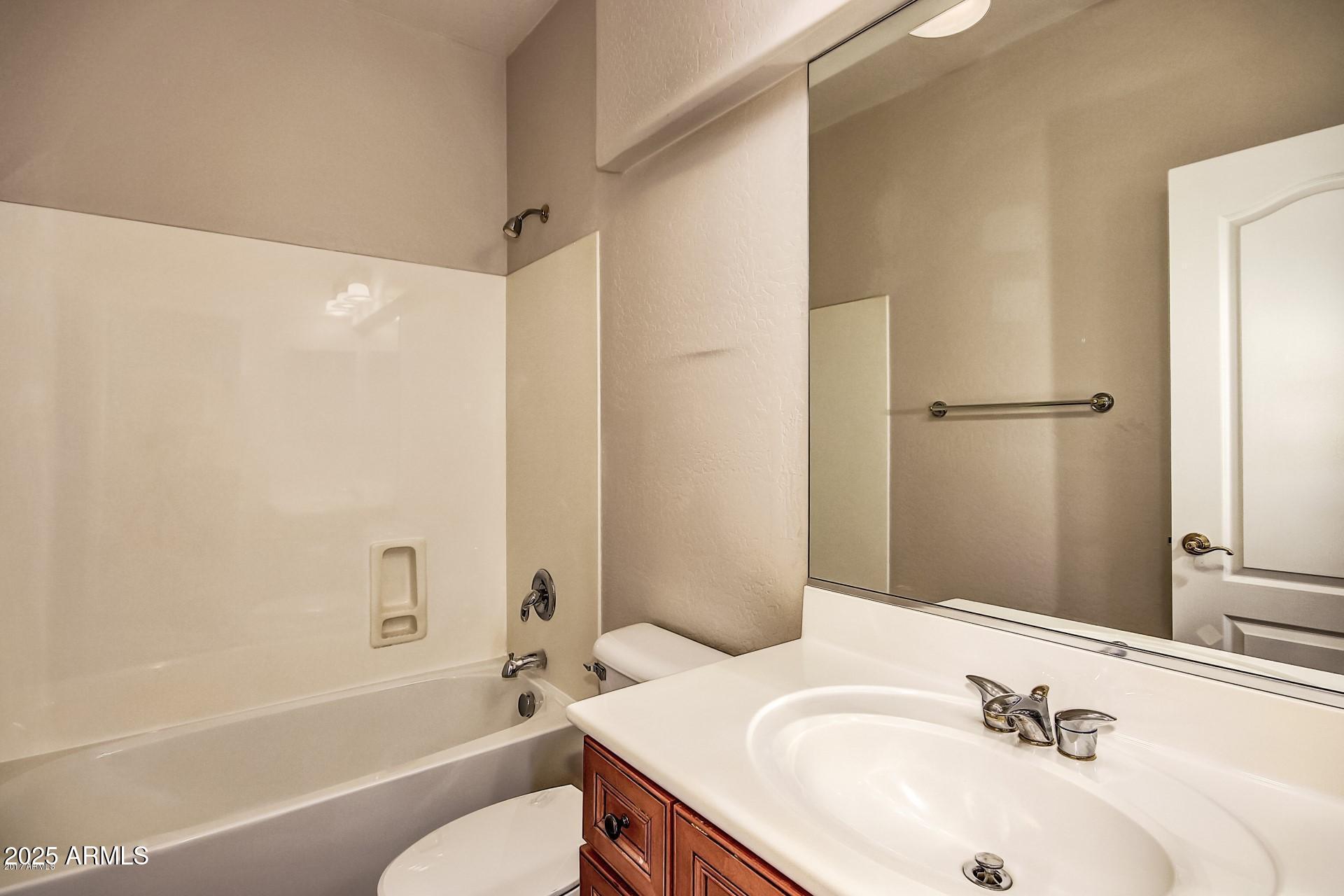 2716 W CEDARWOOD Lane