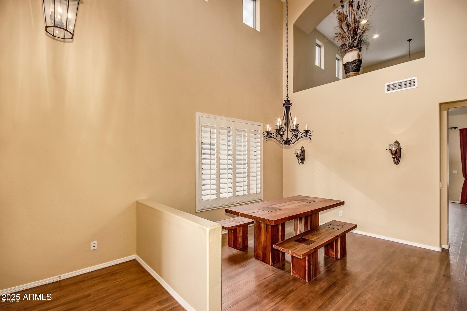 2716 W CEDARWOOD Lane