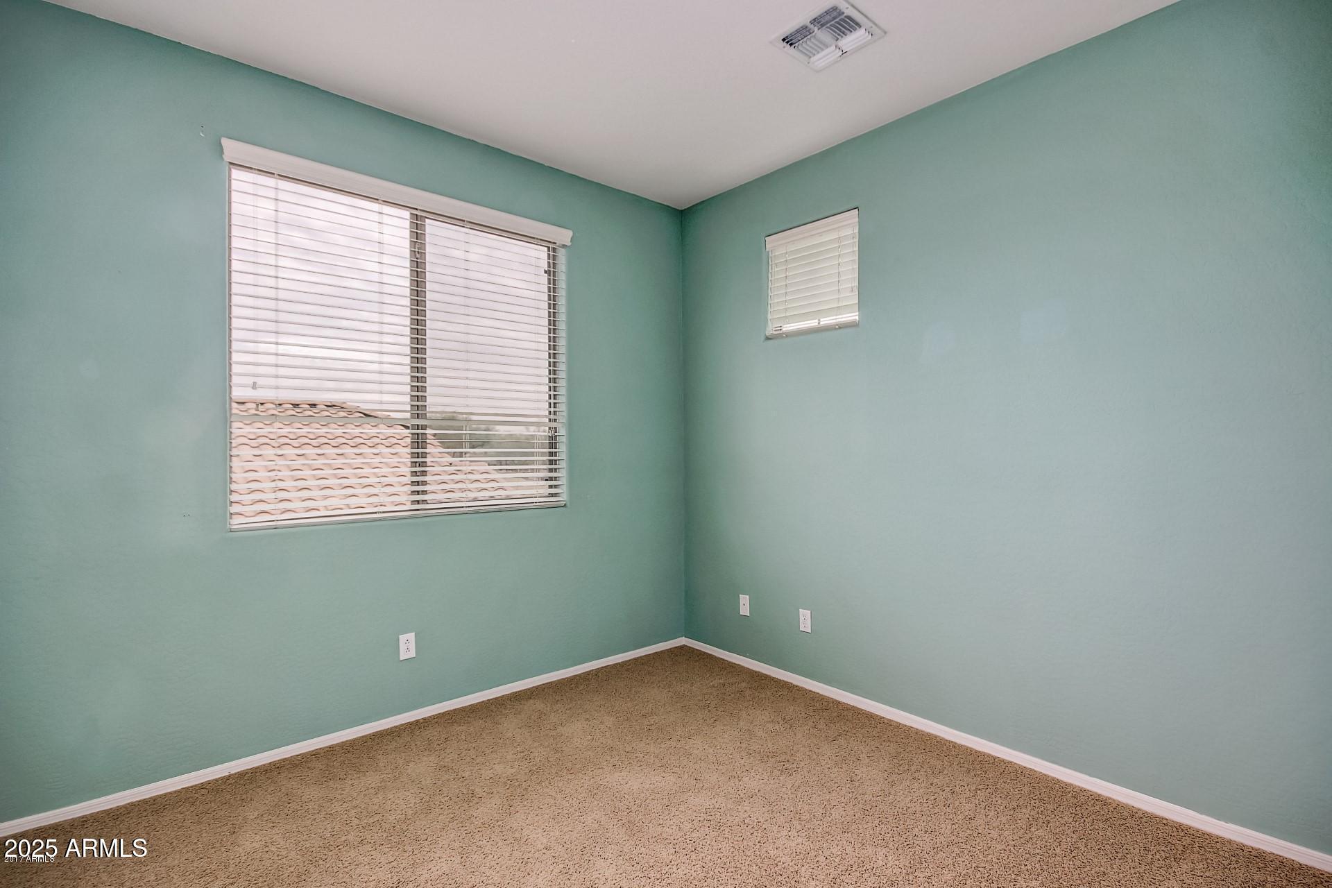 2716 W CEDARWOOD Lane