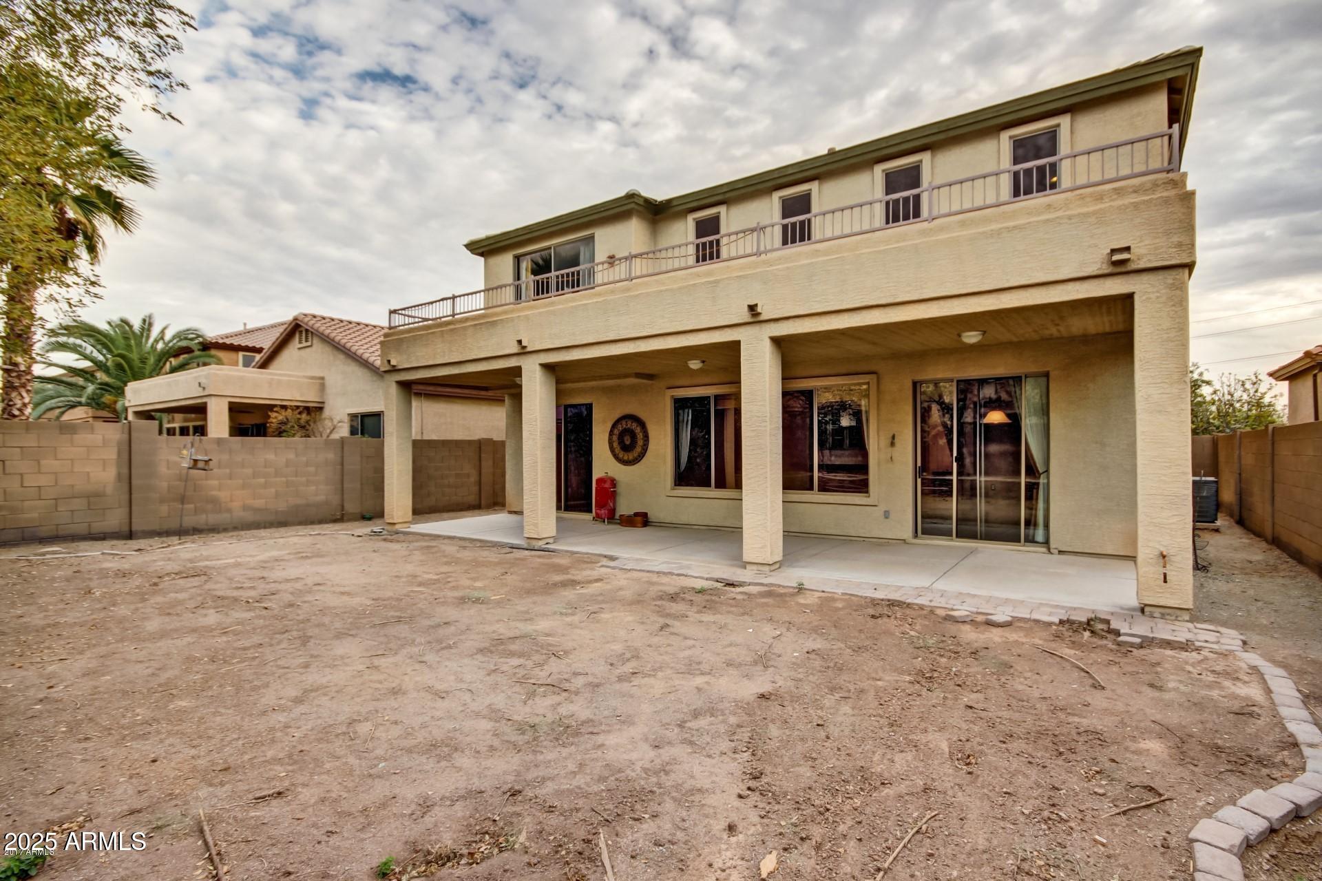 2716 W CEDARWOOD Lane