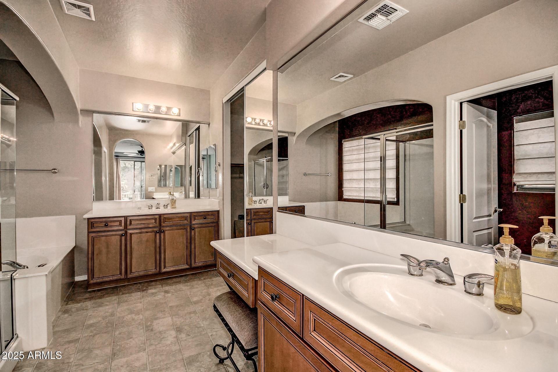 2716 W CEDARWOOD Lane