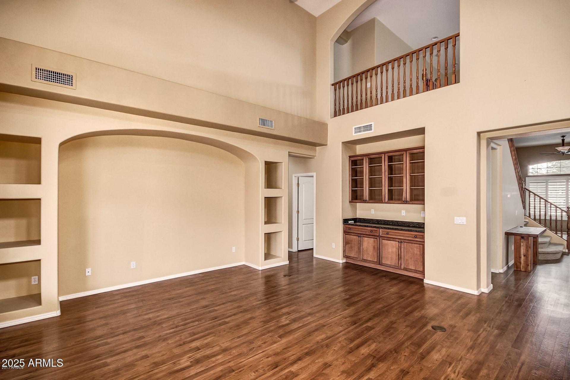 2716 W CEDARWOOD Lane