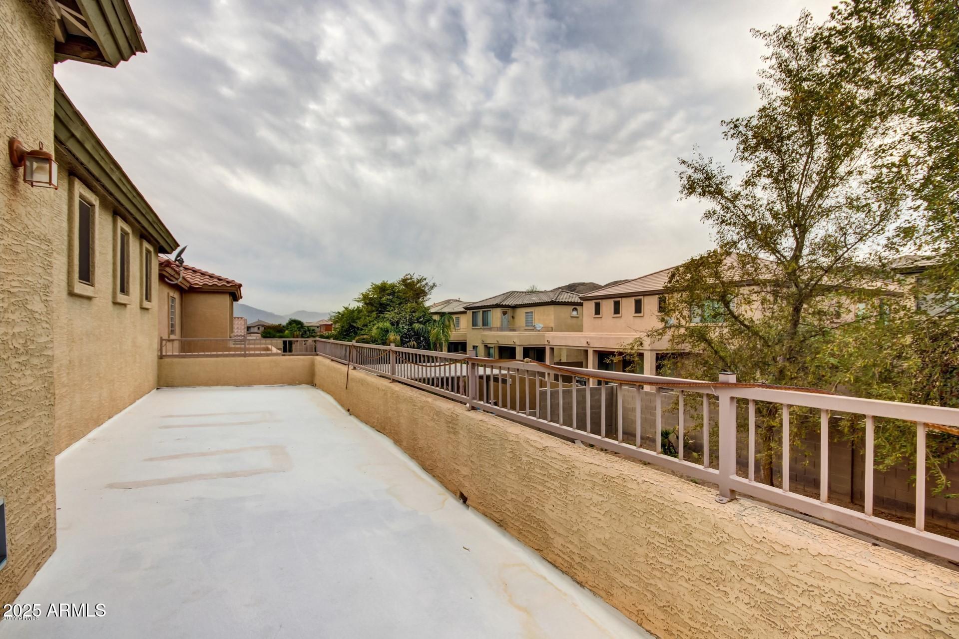 2716 W CEDARWOOD Lane