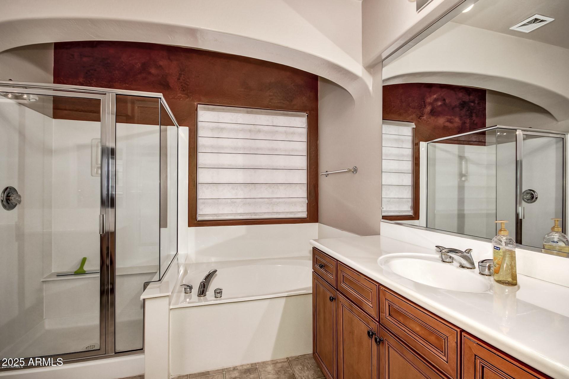 2716 W CEDARWOOD Lane