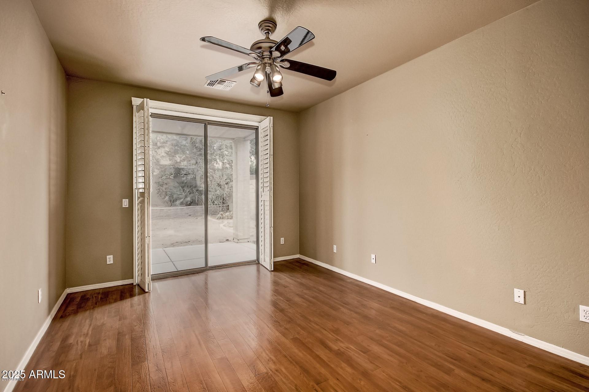 2716 W CEDARWOOD Lane