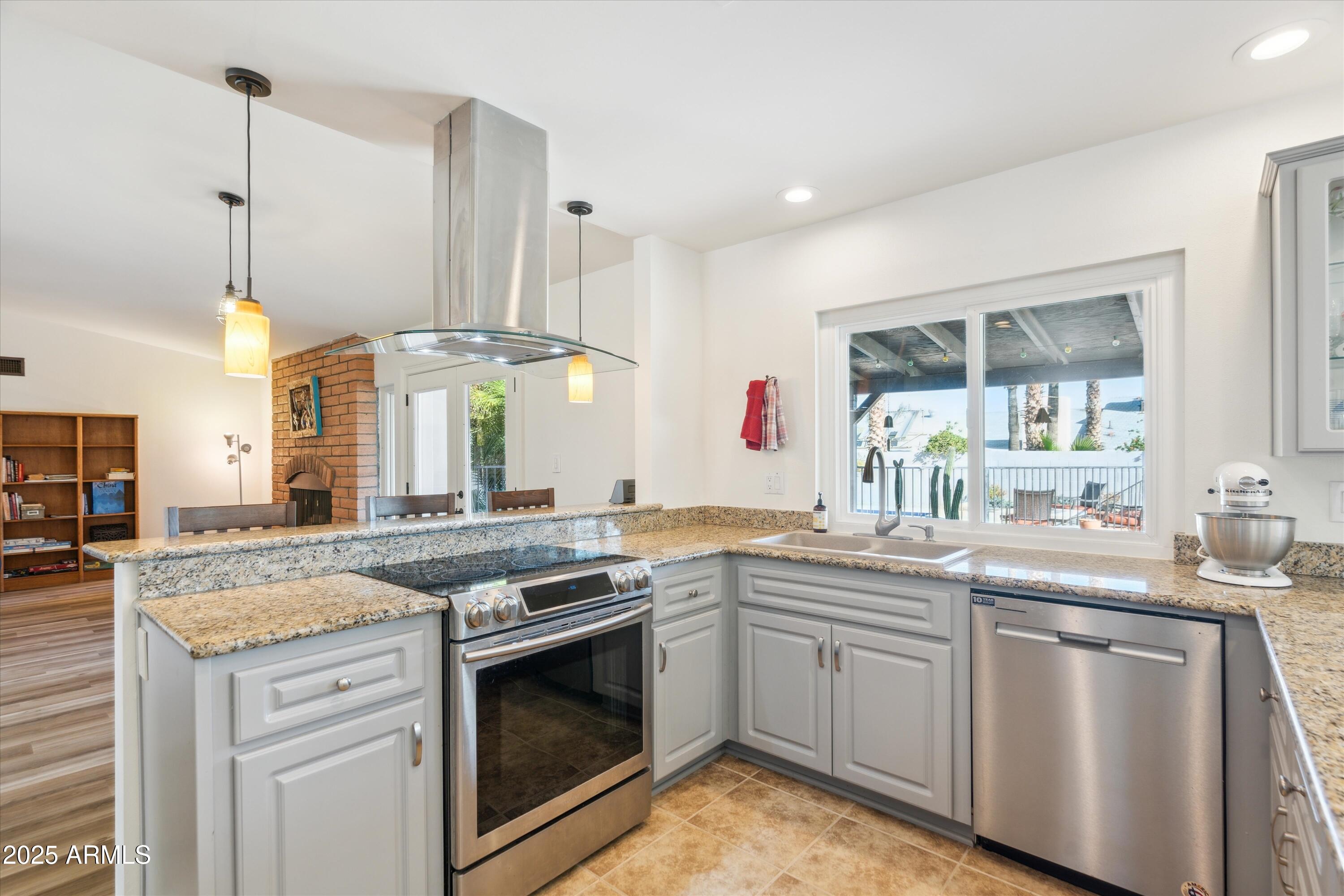 2346 E LUPINE Avenue