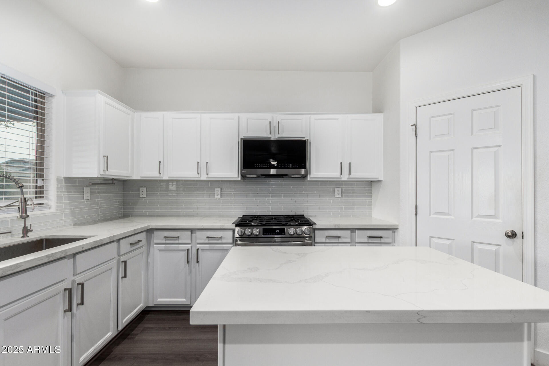 10855 W AVENIDA DEL REY