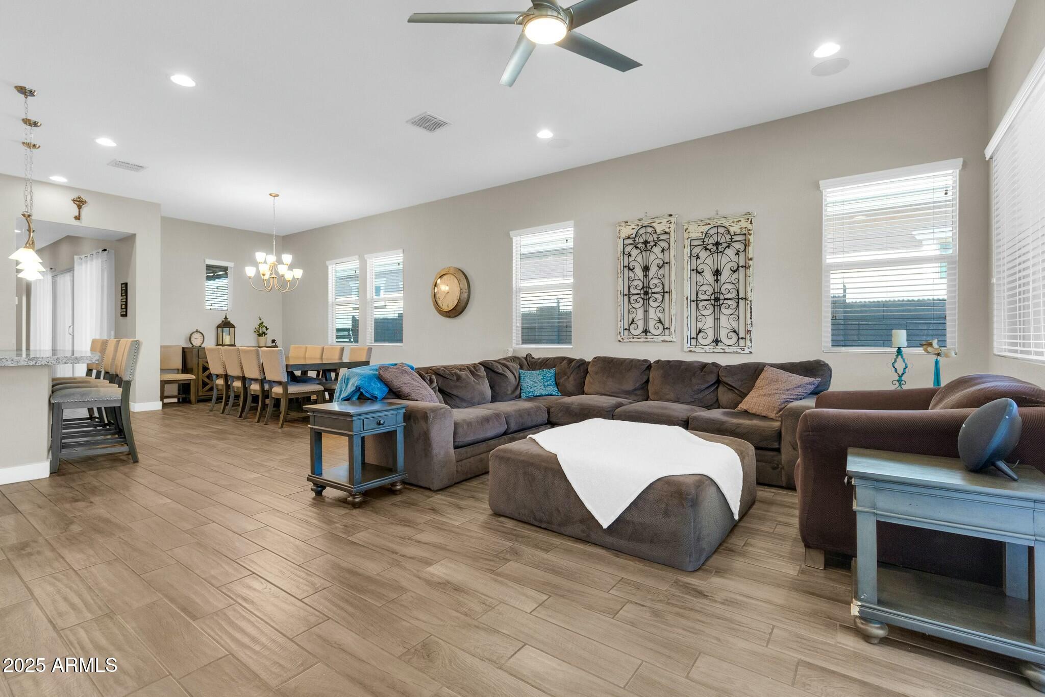 4342 E RONALD Street