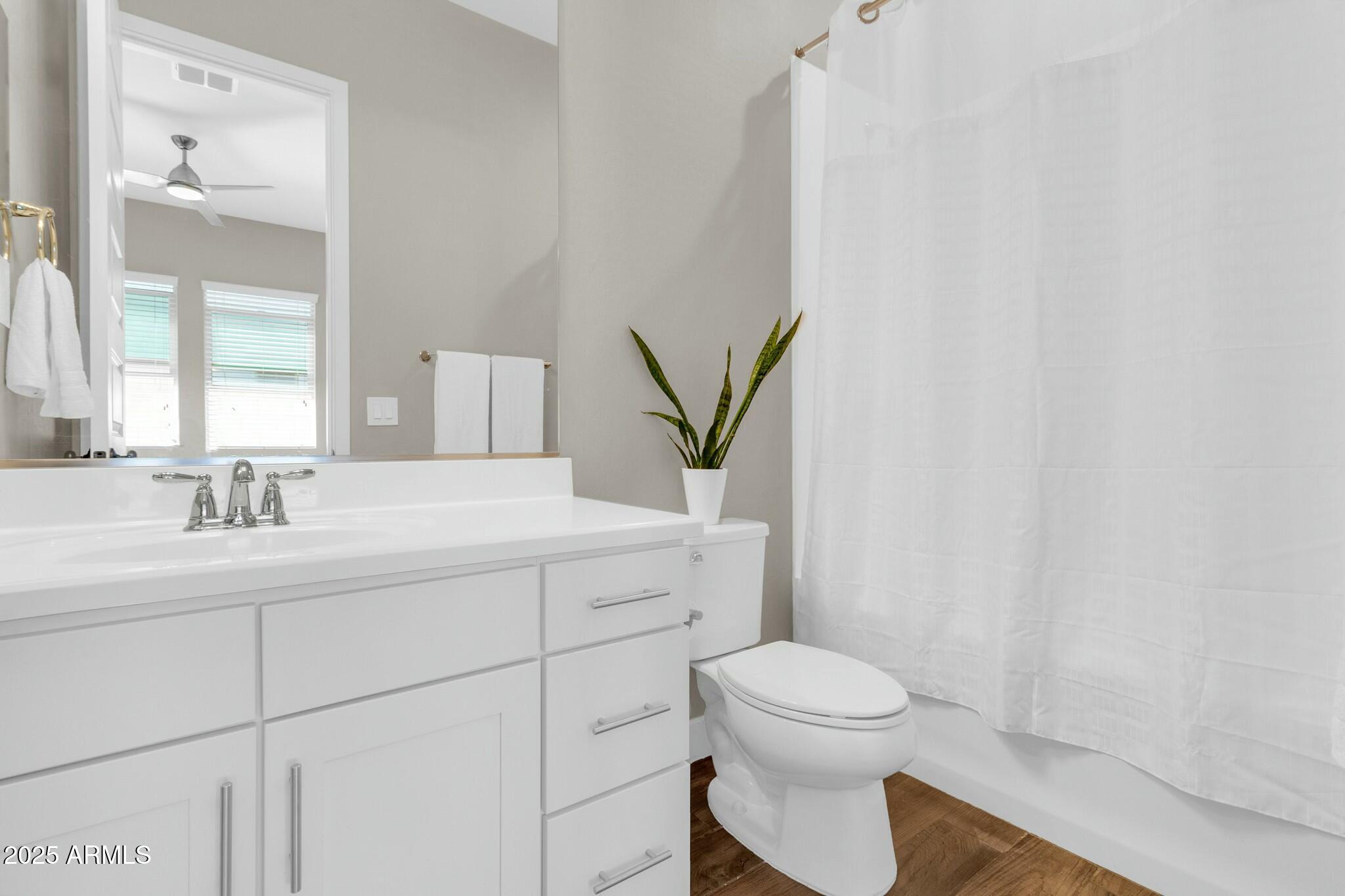 4342 E RONALD Street