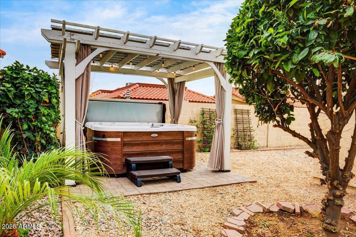 5217 E TUNDER Circle