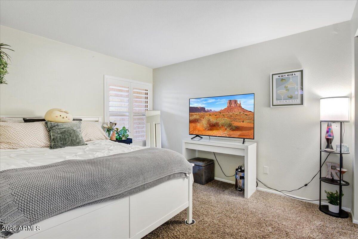 5217 E TUNDER Circle