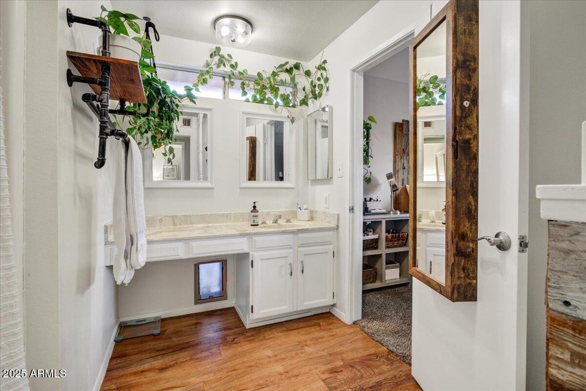 5217 E TUNDER Circle