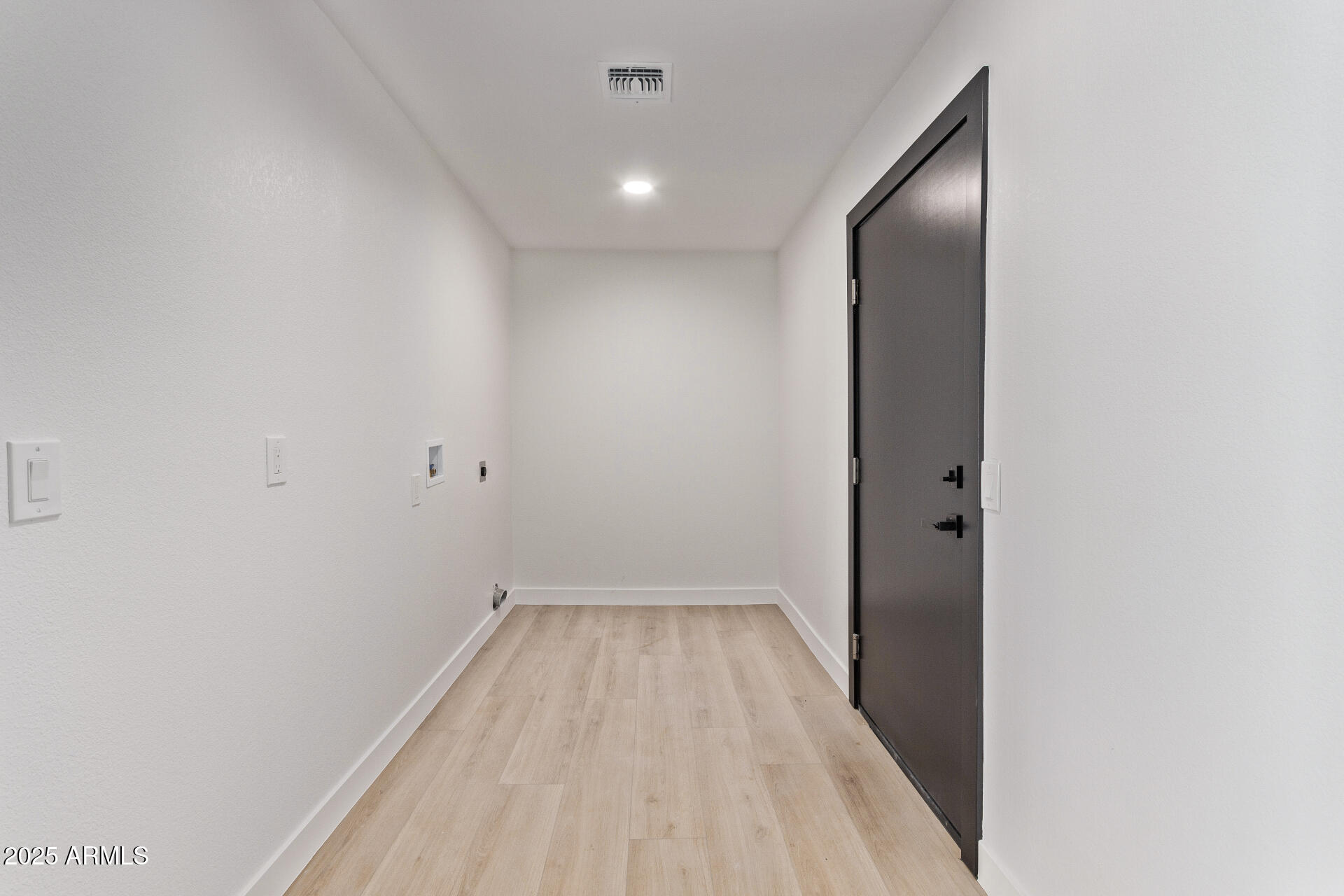 1922 W JOAN DE ARC Avenue