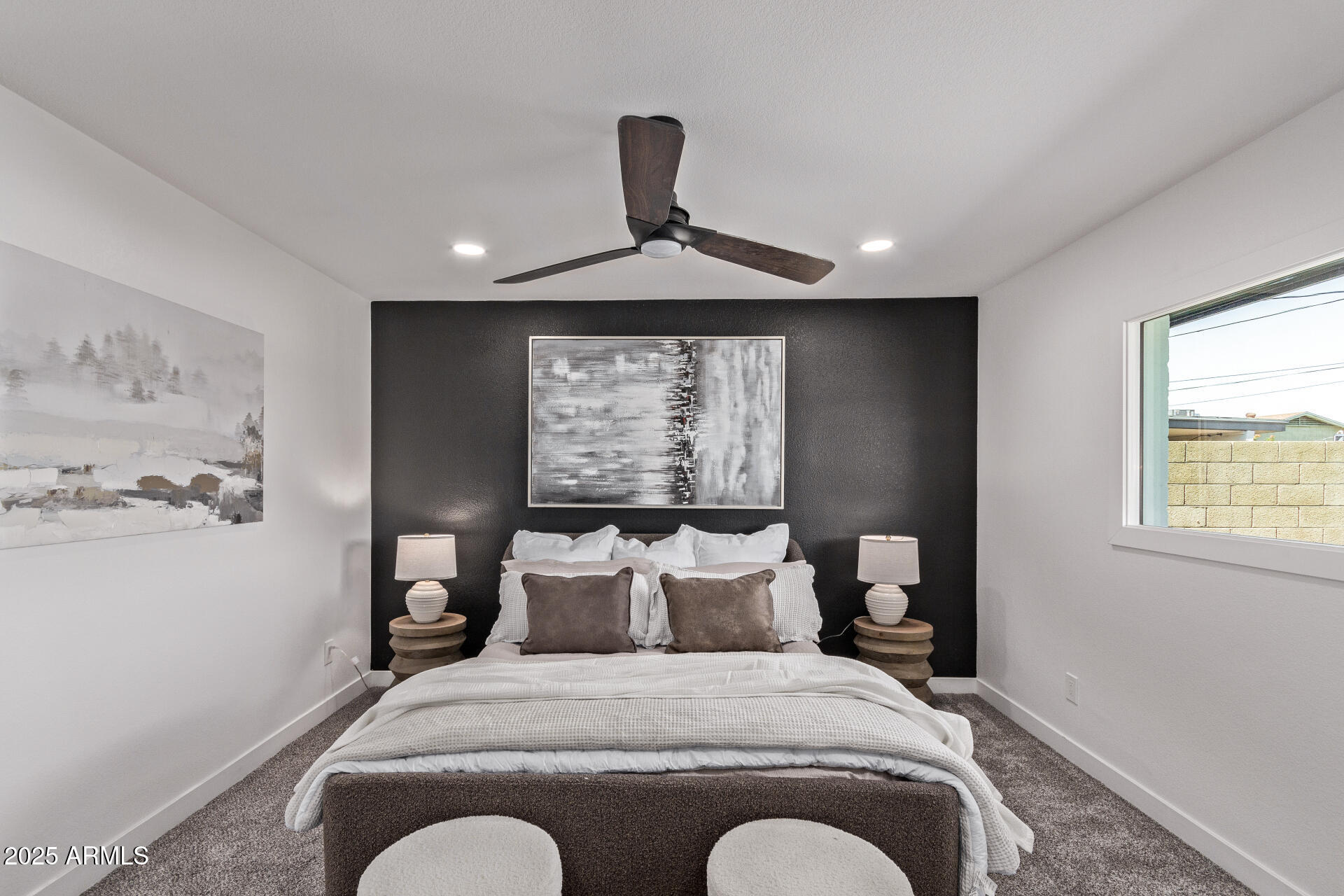 1922 W JOAN DE ARC Avenue