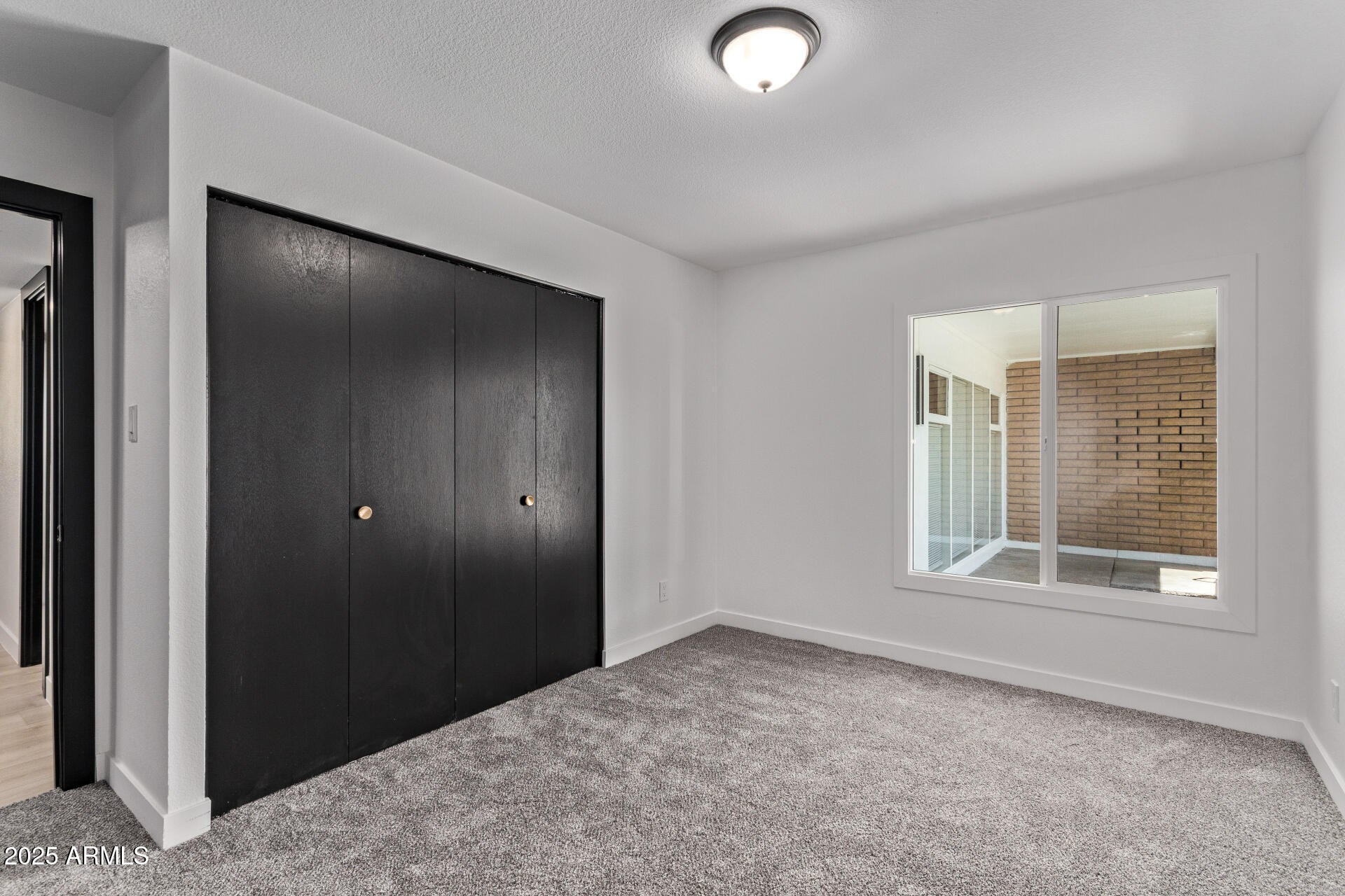 1922 W JOAN DE ARC Avenue