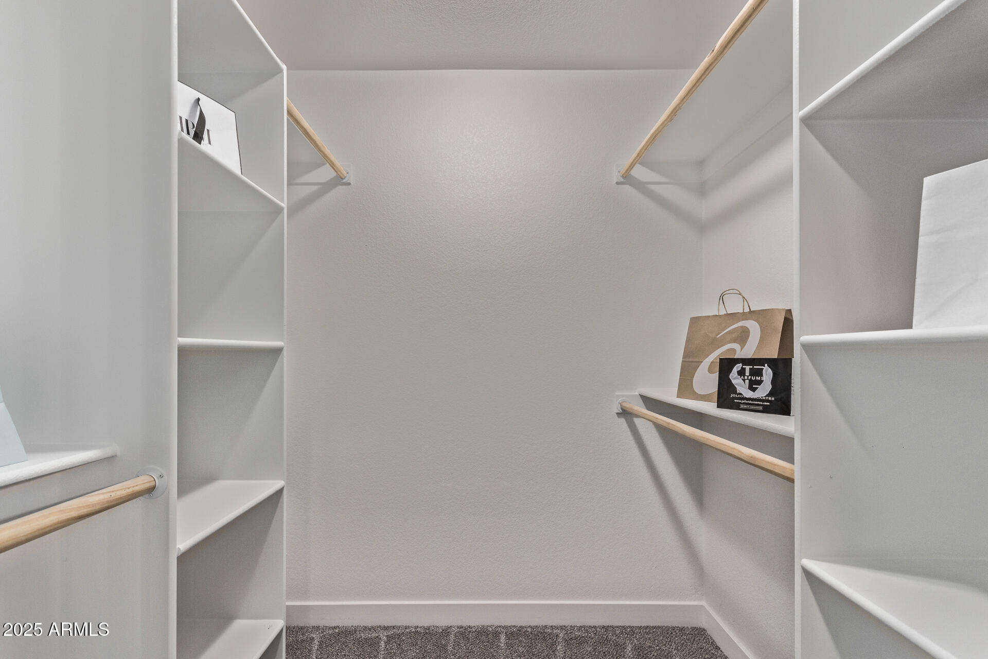 1922 W JOAN DE ARC Avenue