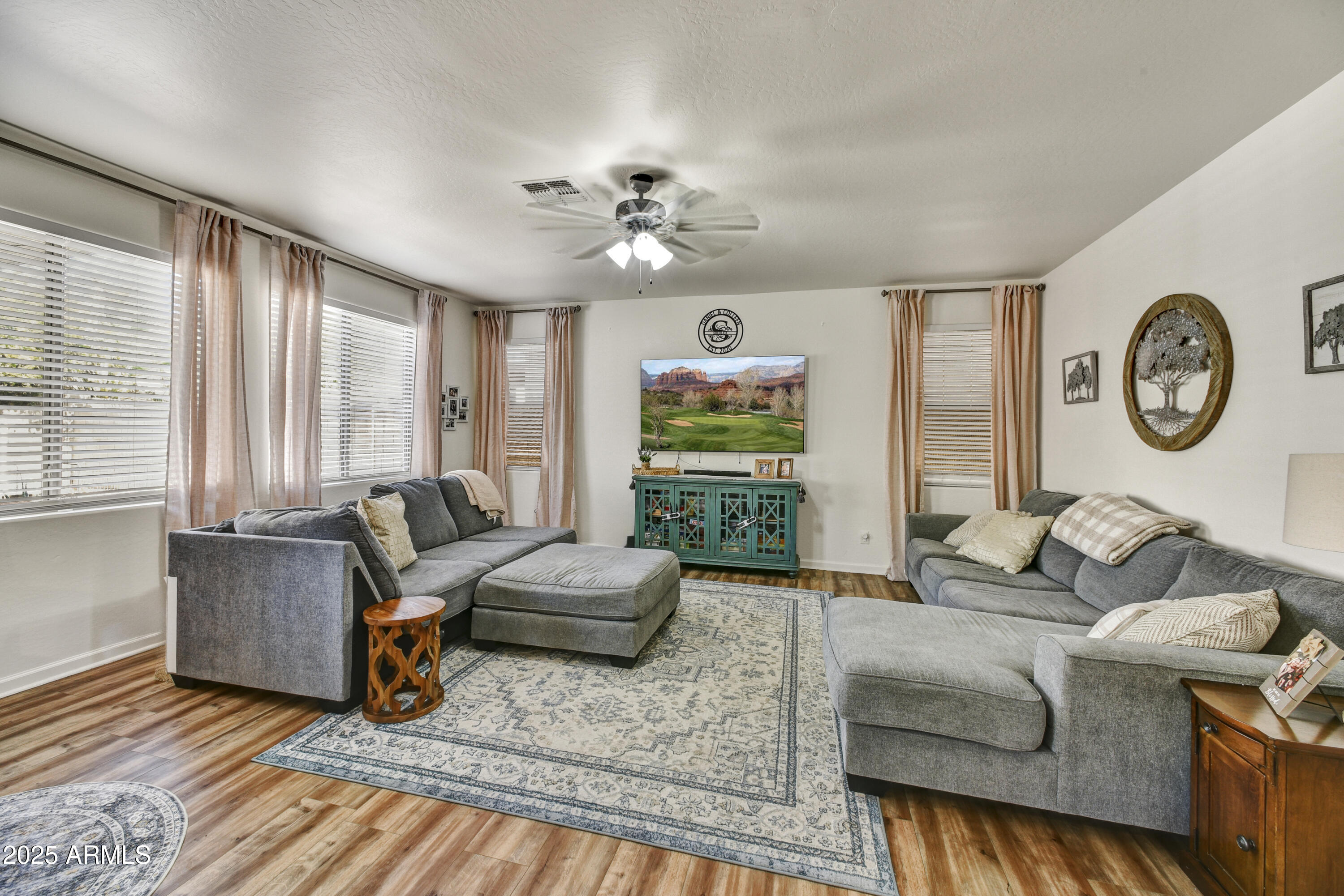 9122 W RIVERSIDE Avenue