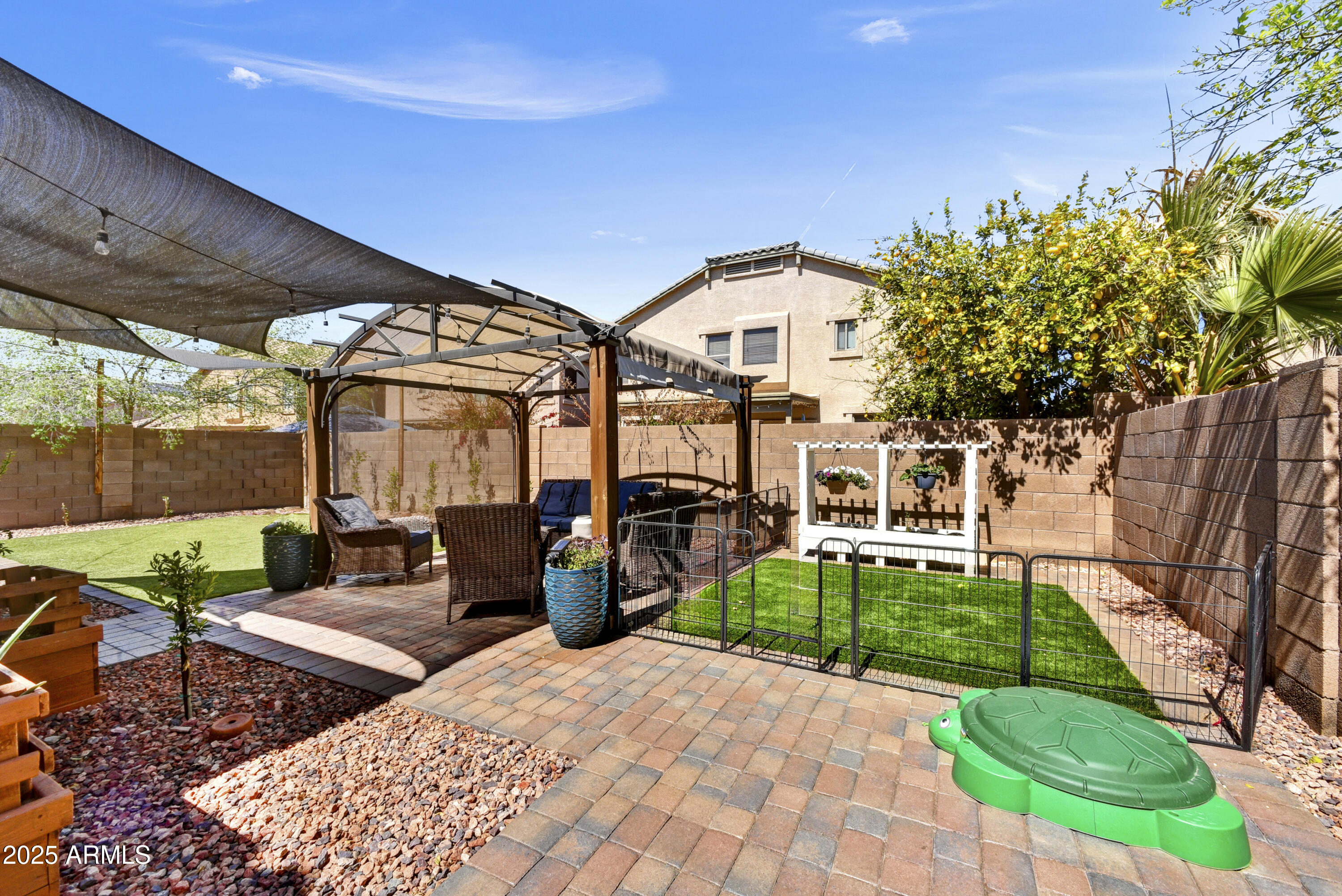 9122 W RIVERSIDE Avenue