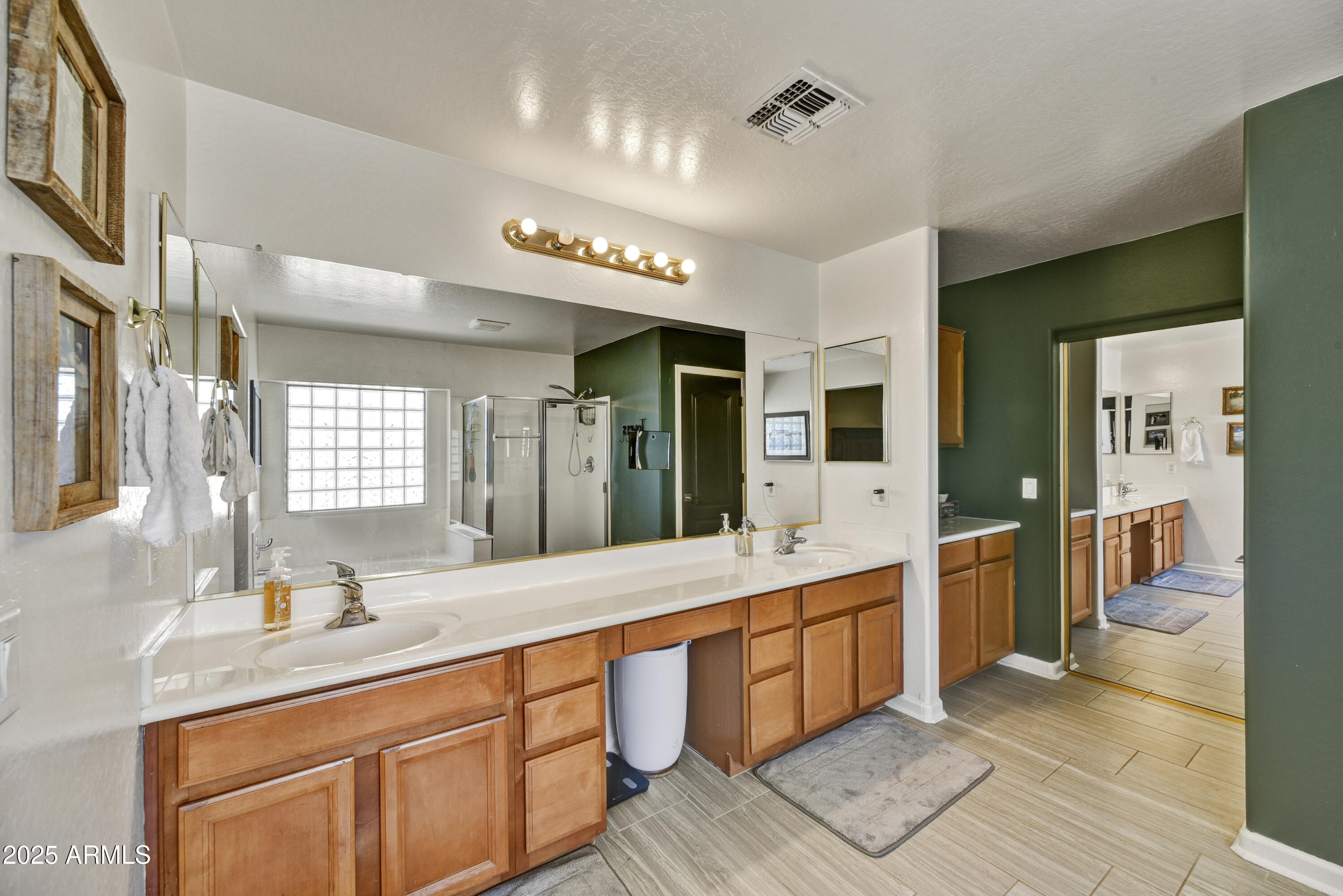 9122 W RIVERSIDE Avenue