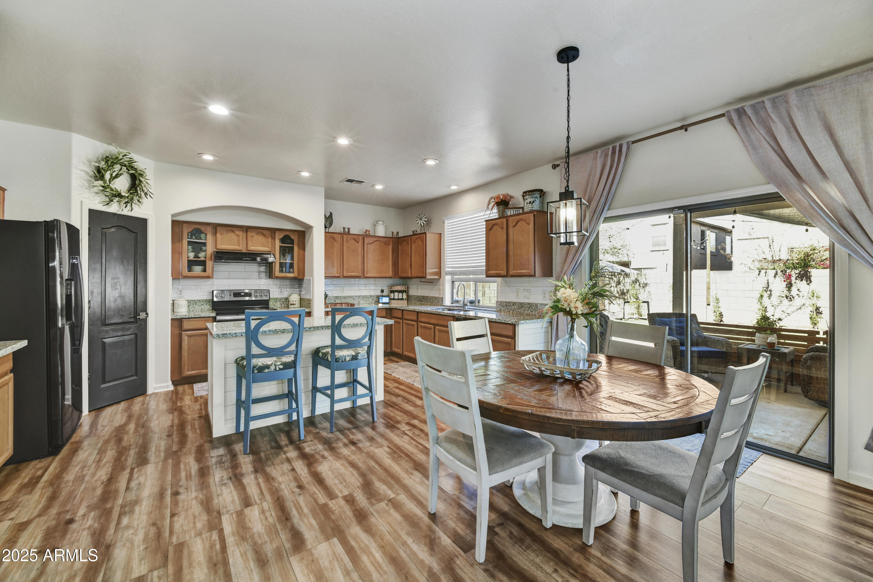 9122 W RIVERSIDE Avenue